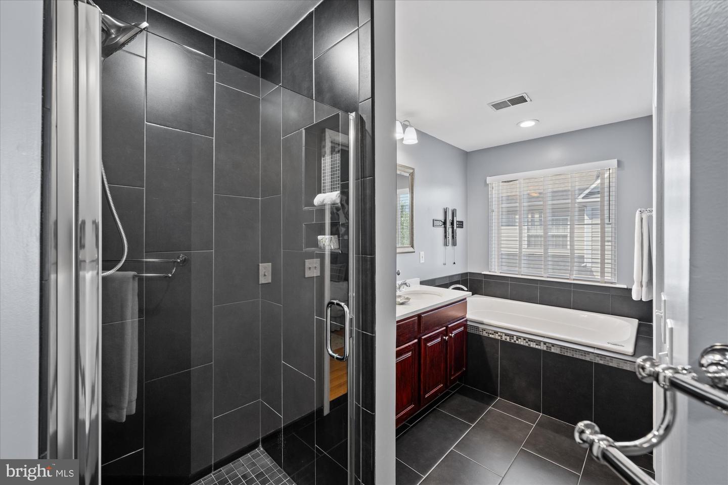 5101 GARDNER DR, ALEXANDRIA, Virginia 22304, 3 Bedrooms Bedrooms, ,2 BathroomsBathrooms,Residential,For sale,5101 GARDNER DR,VAAX2048530 MLS # VAAX2048530