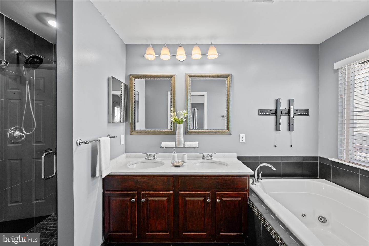 5101 GARDNER DR, ALEXANDRIA, Virginia 22304, 3 Bedrooms Bedrooms, ,2 BathroomsBathrooms,Residential,For sale,5101 GARDNER DR,VAAX2048530 MLS # VAAX2048530