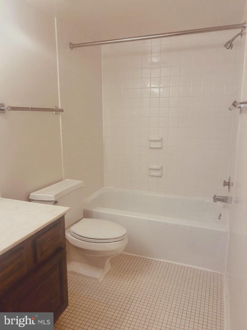 1800 OLD MEADOW RD #1412, MCLEAN, Virginia 22102, 1 Bedroom Bedrooms, 2 Rooms Rooms,1 BathroomBathrooms,Residential,For sale,1800 OLD MEADOW RD #1412,VAFX2261430 MLS # VAFX2261430