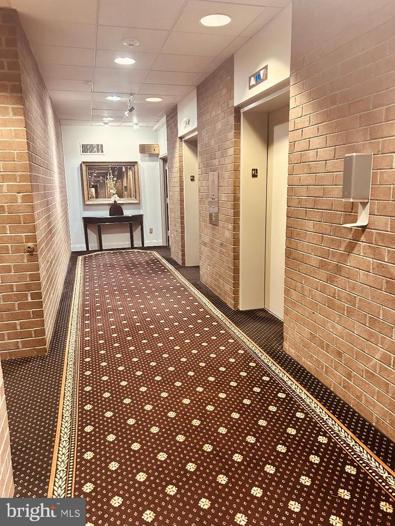 1800 OLD MEADOW RD #1412, MCLEAN, Virginia 22102, 1 Bedroom Bedrooms, 2 Rooms Rooms,1 BathroomBathrooms,Residential,For sale,1800 OLD MEADOW RD #1412,VAFX2261430 MLS # VAFX2261430
