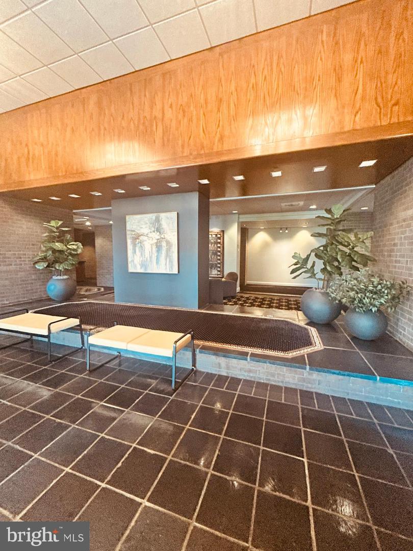 1800 OLD MEADOW RD #1412, MCLEAN, Virginia 22102, 1 Bedroom Bedrooms, 2 Rooms Rooms,1 BathroomBathrooms,Residential,For sale,1800 OLD MEADOW RD #1412,VAFX2261430 MLS # VAFX2261430