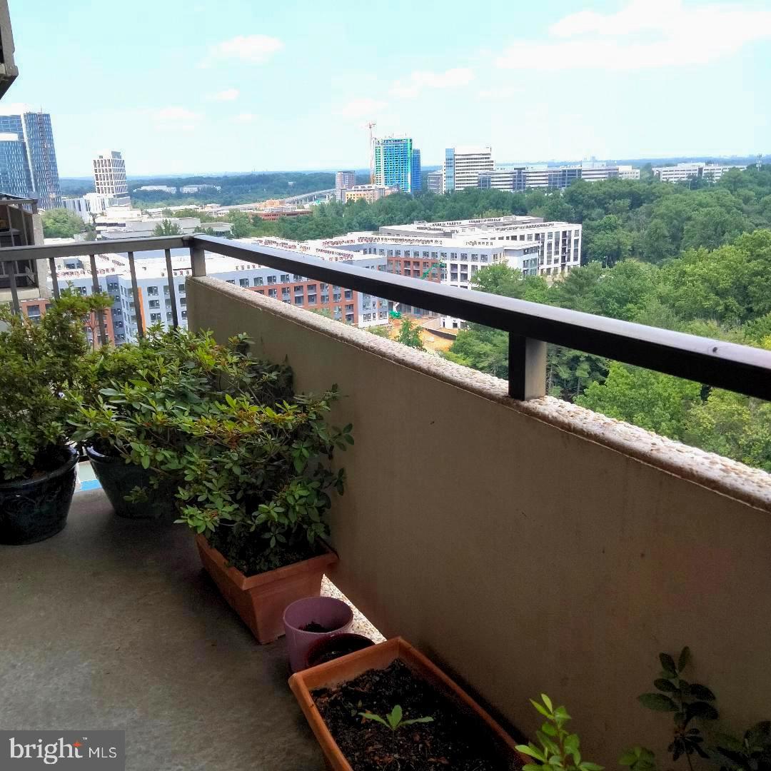 1800 OLD MEADOW RD #1412, MCLEAN, Virginia 22102, 1 Bedroom Bedrooms, 2 Rooms Rooms,1 BathroomBathrooms,Residential,For sale,1800 OLD MEADOW RD #1412,VAFX2261430 MLS # VAFX2261430