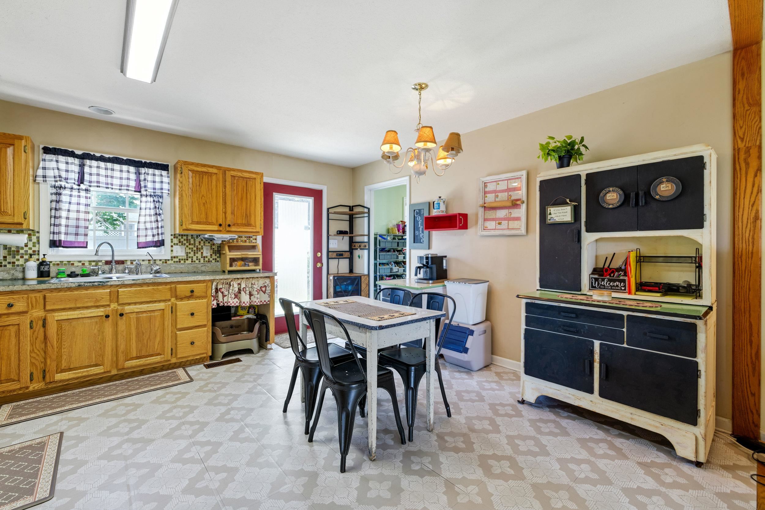 18 S FOXHALL LN, WEYERS CAVE, Virginia 24486, 4 Bedrooms Bedrooms, ,2 BathroomsBathrooms,Residential,18 S FOXHALL LN,668549 MLS # 668549