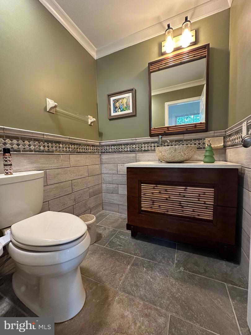 10030 GLENCROFT CT, VIENNA, Virginia 22181, 4 Bedrooms Bedrooms, ,3 BathroomsBathrooms,Residential,For sale,10030 GLENCROFT CT,VAFX2263136 MLS # VAFX2263136