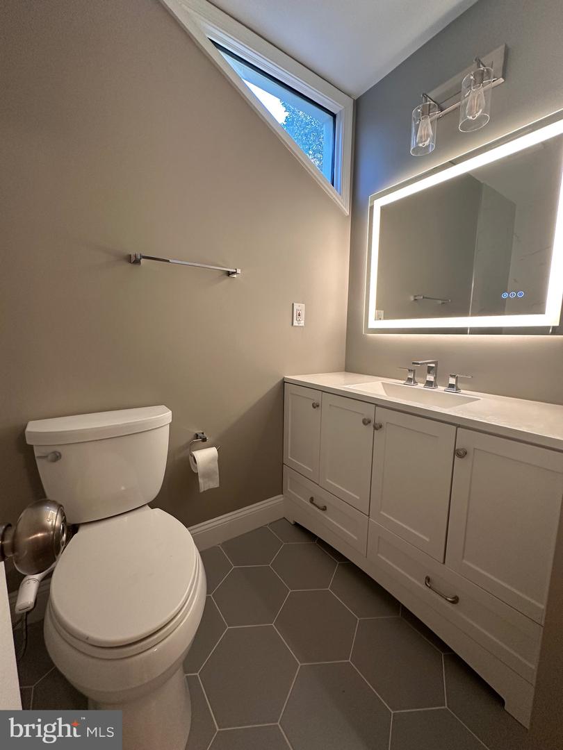 10030 GLENCROFT CT, VIENNA, Virginia 22181, 4 Bedrooms Bedrooms, ,3 BathroomsBathrooms,Residential,For sale,10030 GLENCROFT CT,VAFX2263136 MLS # VAFX2263136