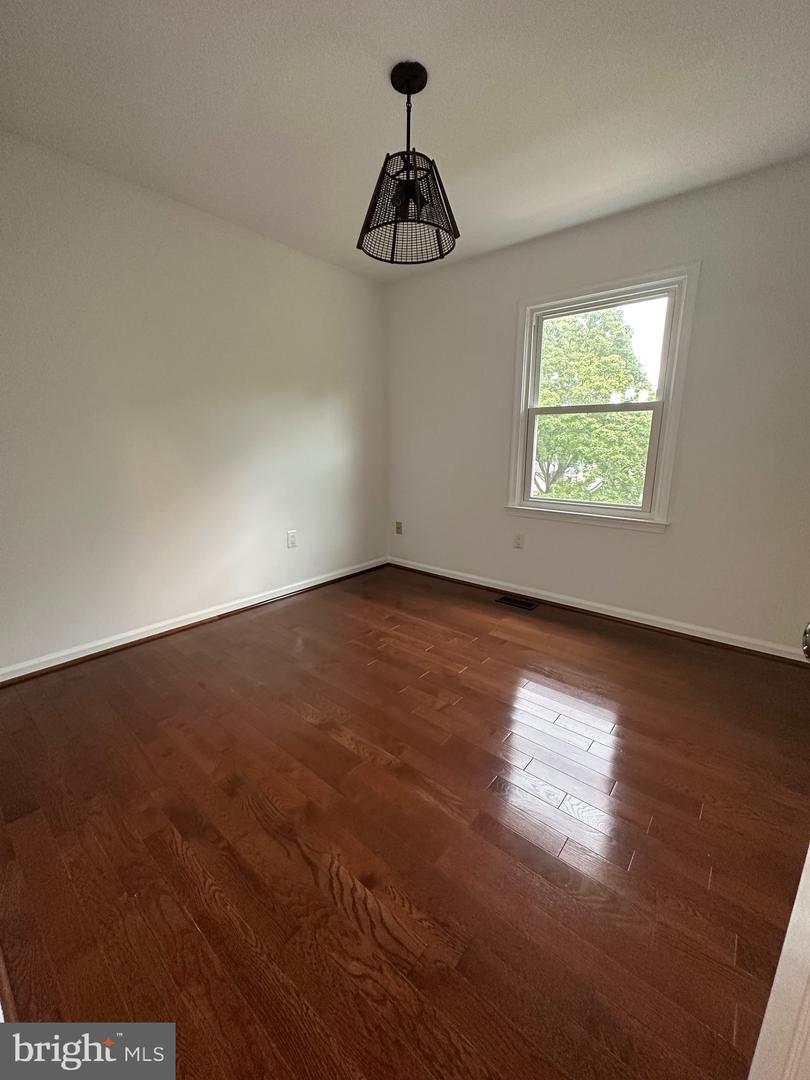 10030 GLENCROFT CT, VIENNA, Virginia 22181, 4 Bedrooms Bedrooms, ,3 BathroomsBathrooms,Residential,For sale,10030 GLENCROFT CT,VAFX2263136 MLS # VAFX2263136