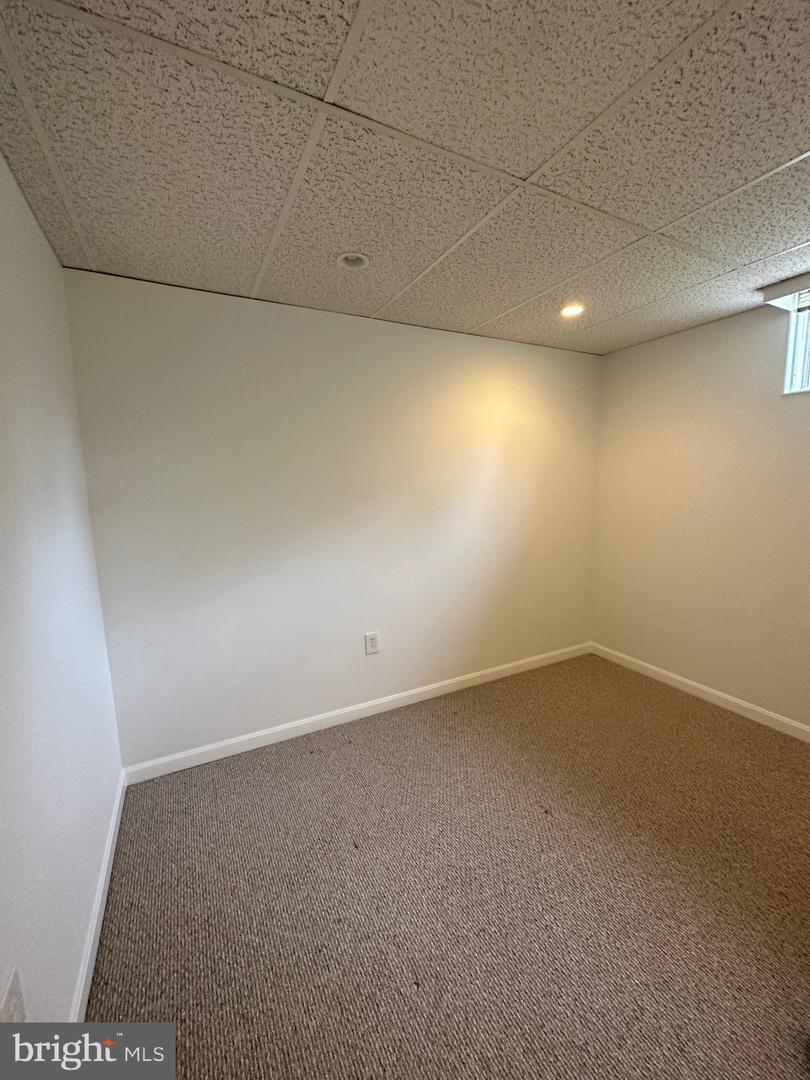 10030 GLENCROFT CT, VIENNA, Virginia 22181, 4 Bedrooms Bedrooms, ,3 BathroomsBathrooms,Residential,For sale,10030 GLENCROFT CT,VAFX2263136 MLS # VAFX2263136