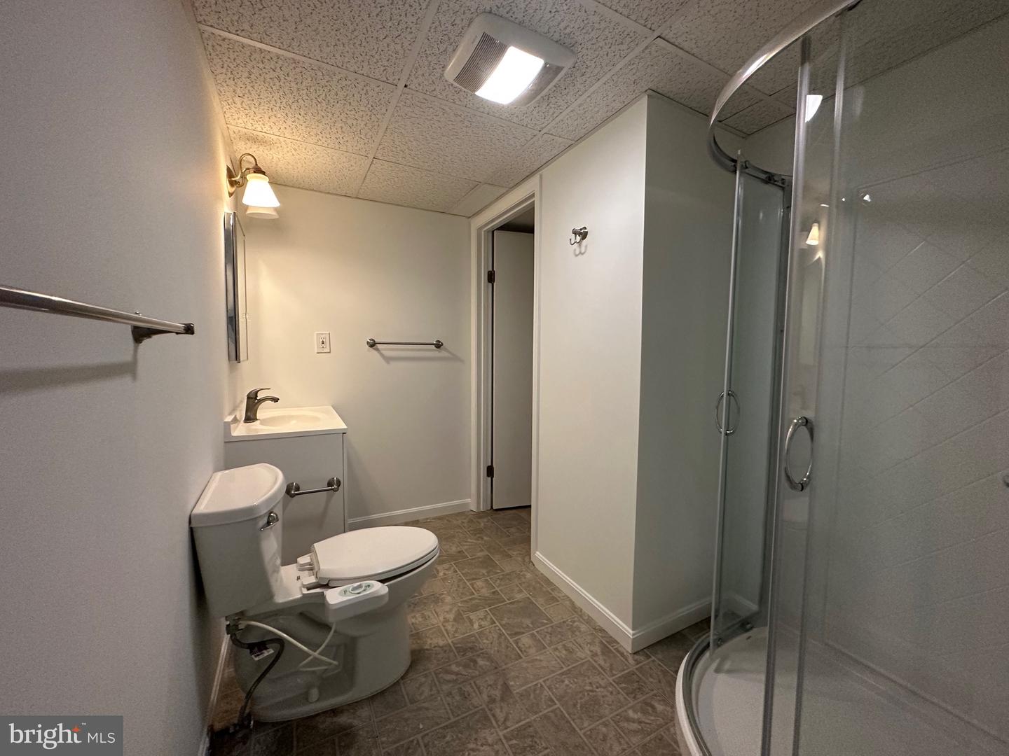 10030 GLENCROFT CT, VIENNA, Virginia 22181, 4 Bedrooms Bedrooms, ,3 BathroomsBathrooms,Residential,For sale,10030 GLENCROFT CT,VAFX2263136 MLS # VAFX2263136