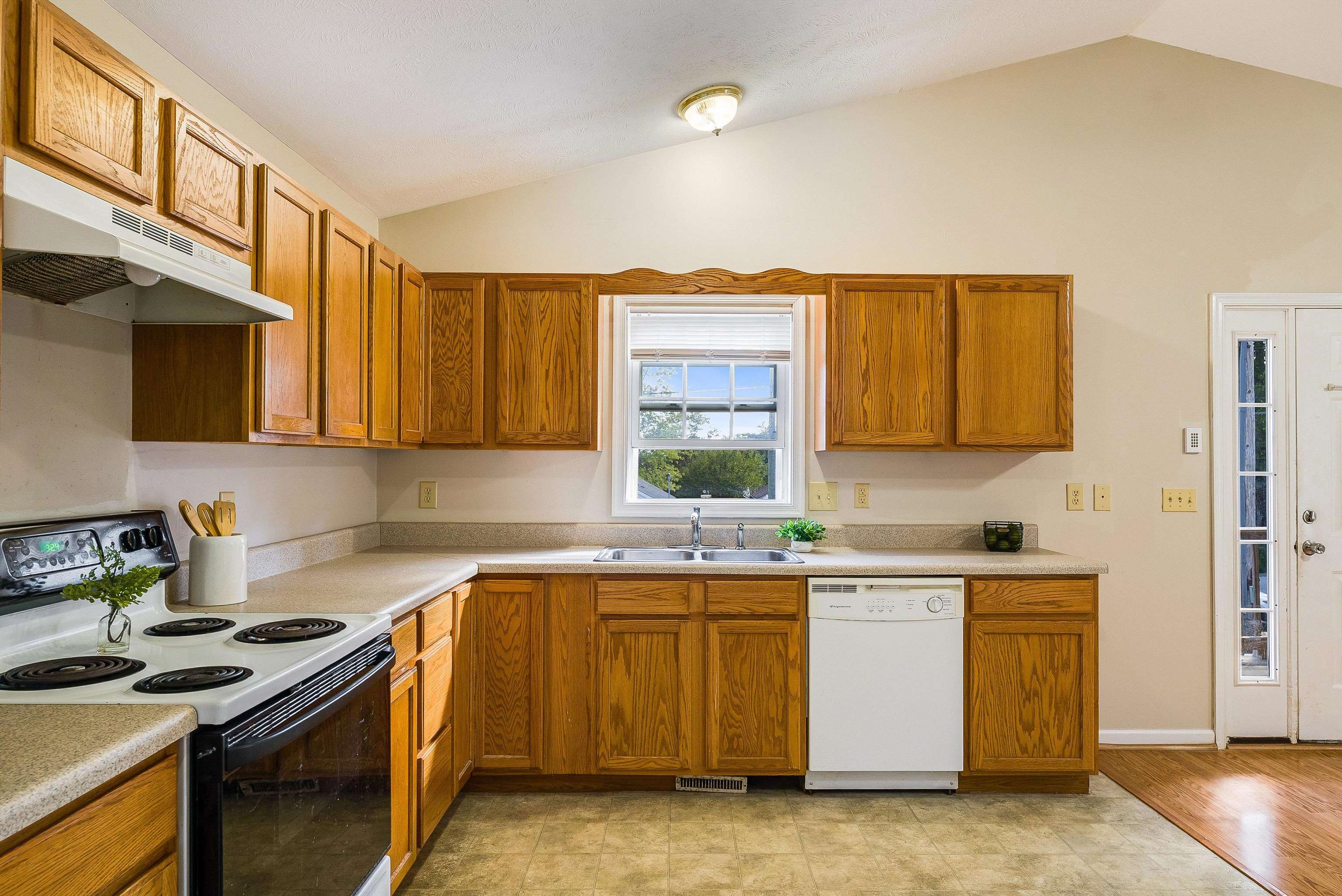 426 PEACH ST, STAUNTON, Virginia 24401, 3 Bedrooms Bedrooms, ,2 BathroomsBathrooms,Residential,426 PEACH ST,669820 MLS # 669820