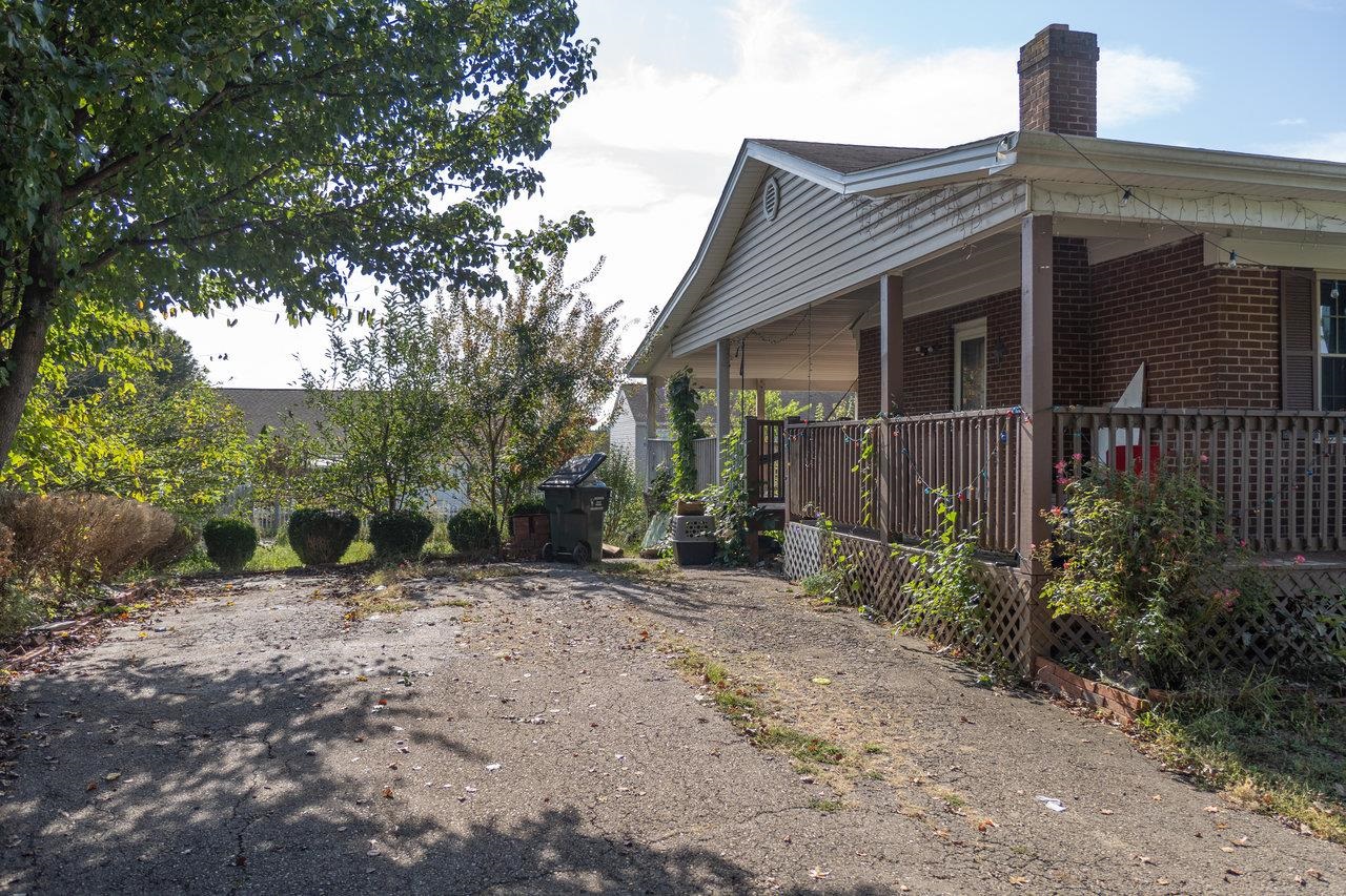 108 HARPER ST, WEYERS CAVE, Virginia 24486, 3 Bedrooms Bedrooms, ,2 BathroomsBathrooms,Residential,108 HARPER ST,669833 MLS # 669833