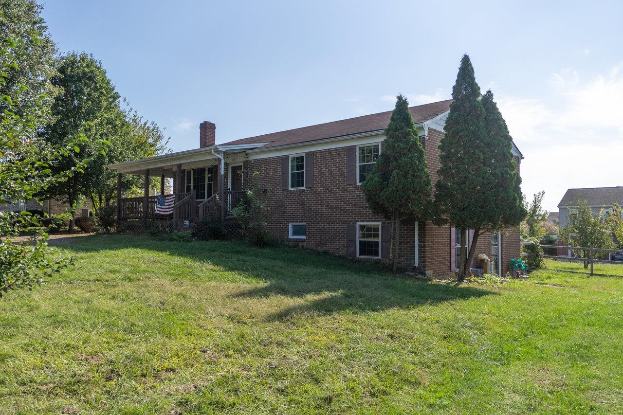 108 HARPER ST, WEYERS CAVE, Virginia 24486, 3 Bedrooms Bedrooms, ,2 BathroomsBathrooms,Residential,108 HARPER ST,669833 MLS # 669833