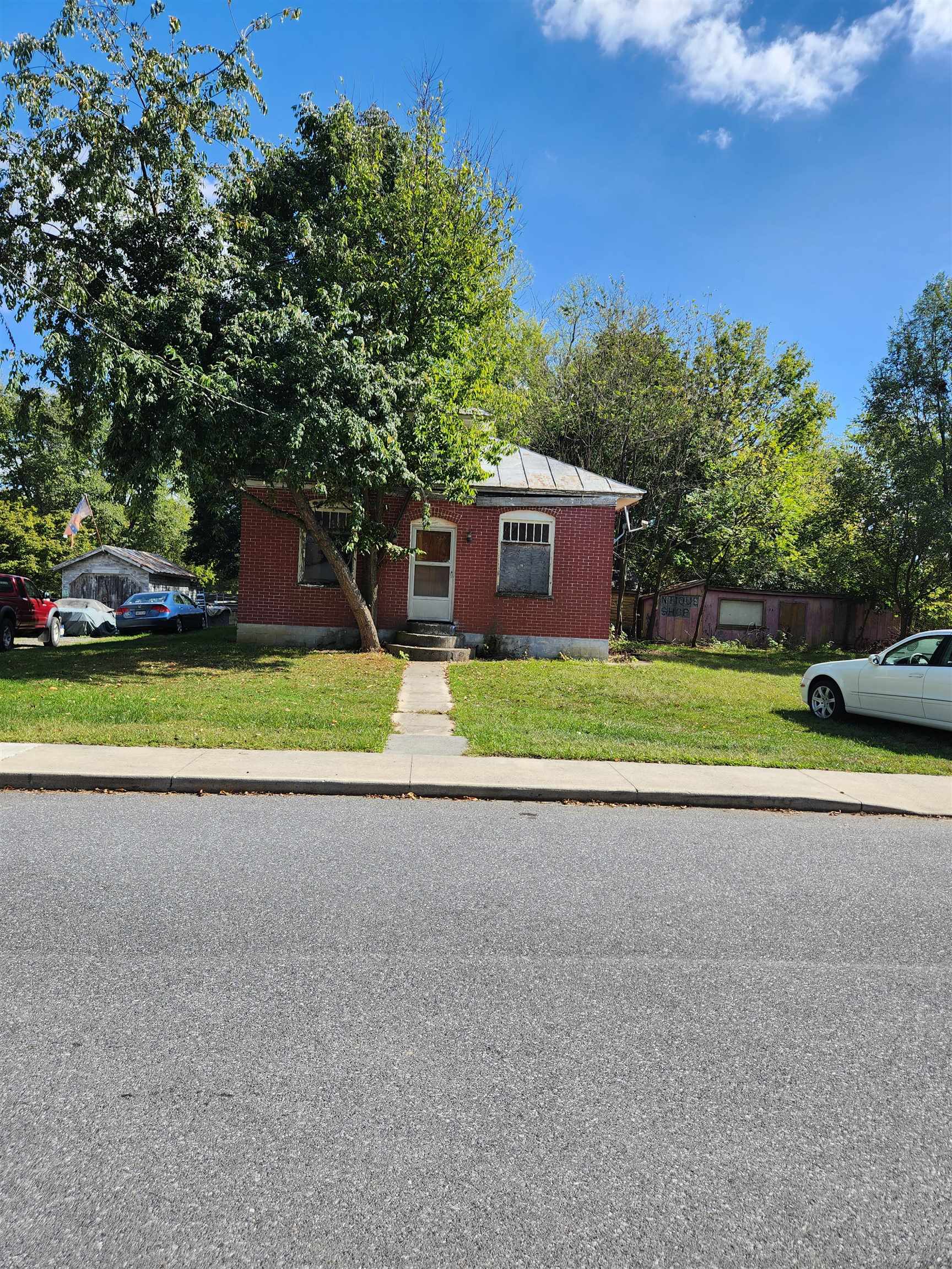 285 PARK AVE, BROADWAY, Virginia 22815, 3 Bedrooms Bedrooms, ,1 BathroomBathrooms,Residential,PARK AVE,285 PARK AVE,669850 MLS # 669850