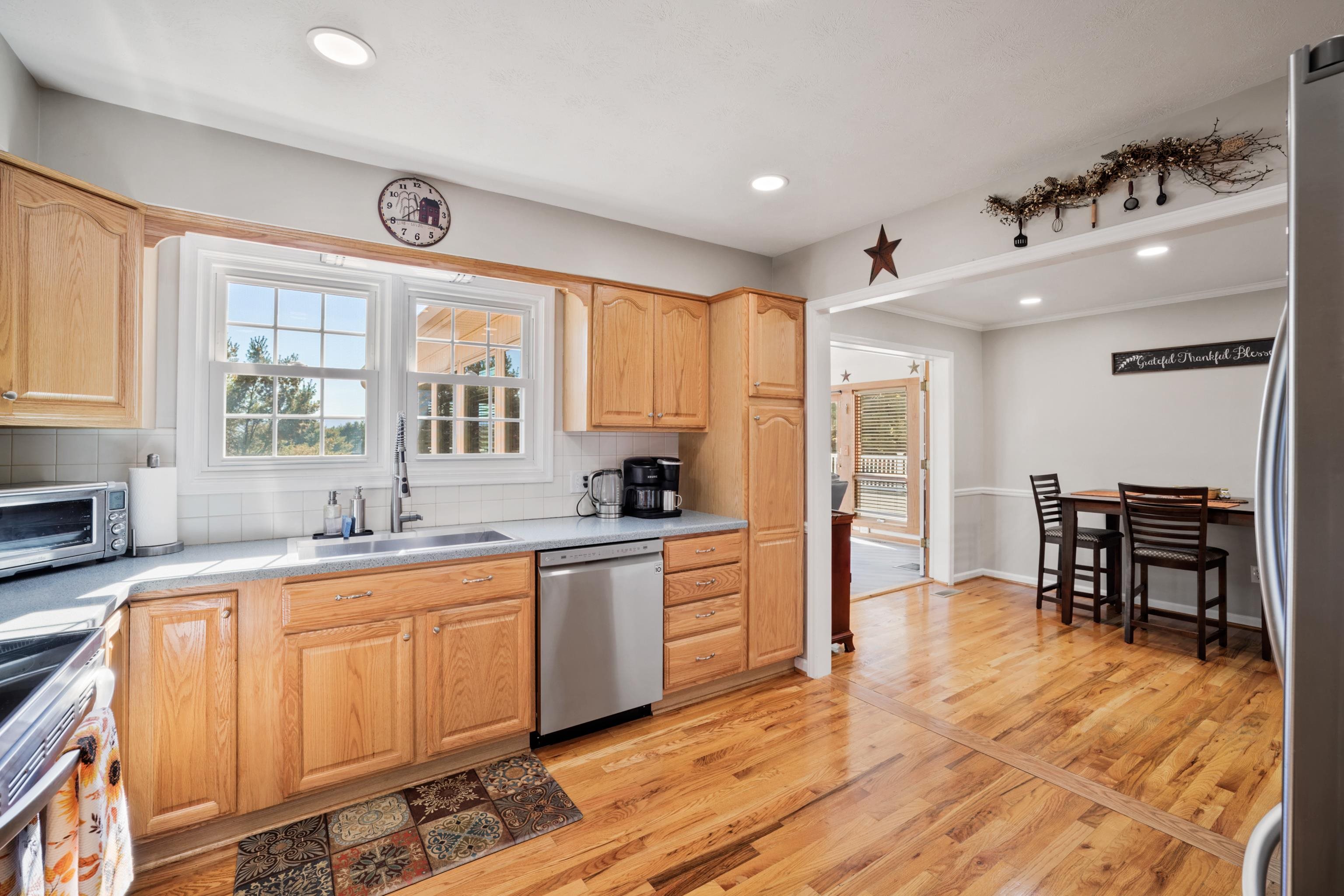 71 OLD WHITE BRIDGE RD, WAYNESBORO, Virginia 22980, 4 Bedrooms Bedrooms, ,3 BathroomsBathrooms,Residential,71 OLD WHITE BRIDGE RD,669852 MLS # 669852