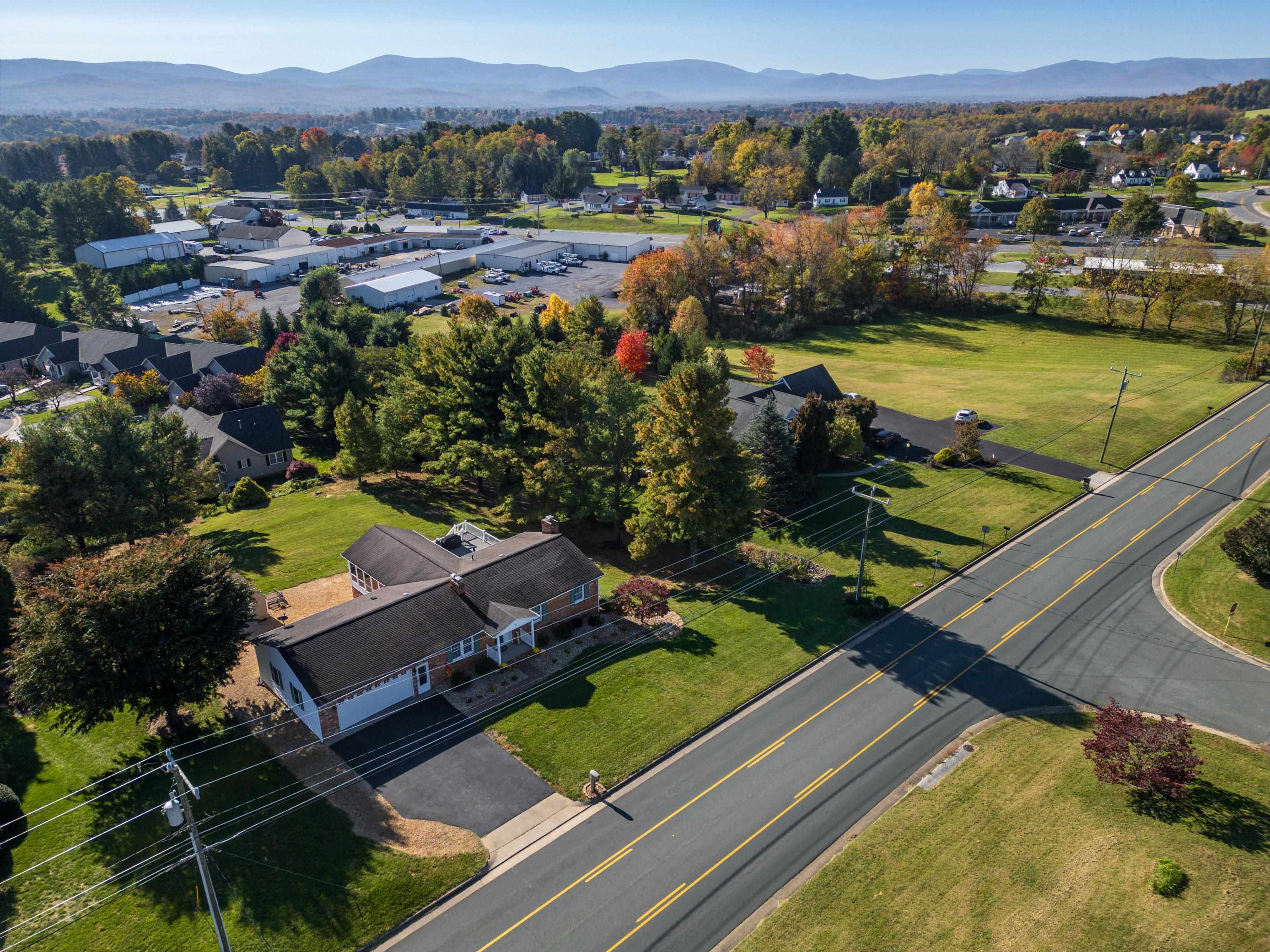 71 OLD WHITE BRIDGE RD, WAYNESBORO, Virginia 22980, 4 Bedrooms Bedrooms, ,3 BathroomsBathrooms,Residential,71 OLD WHITE BRIDGE RD,669852 MLS # 669852