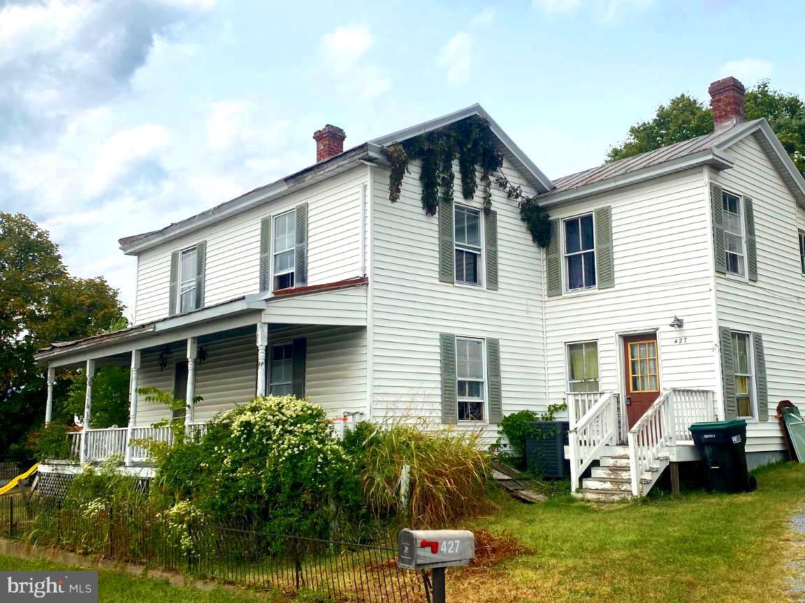 427 THOMPSON ST, STRASBURG, Virginia 22657, 4 Bedrooms Bedrooms, 11 Rooms Rooms,1 BathroomBathrooms,Residential,For sale,427 THOMPSON ST,VASH2012496 MLS # VASH2012496