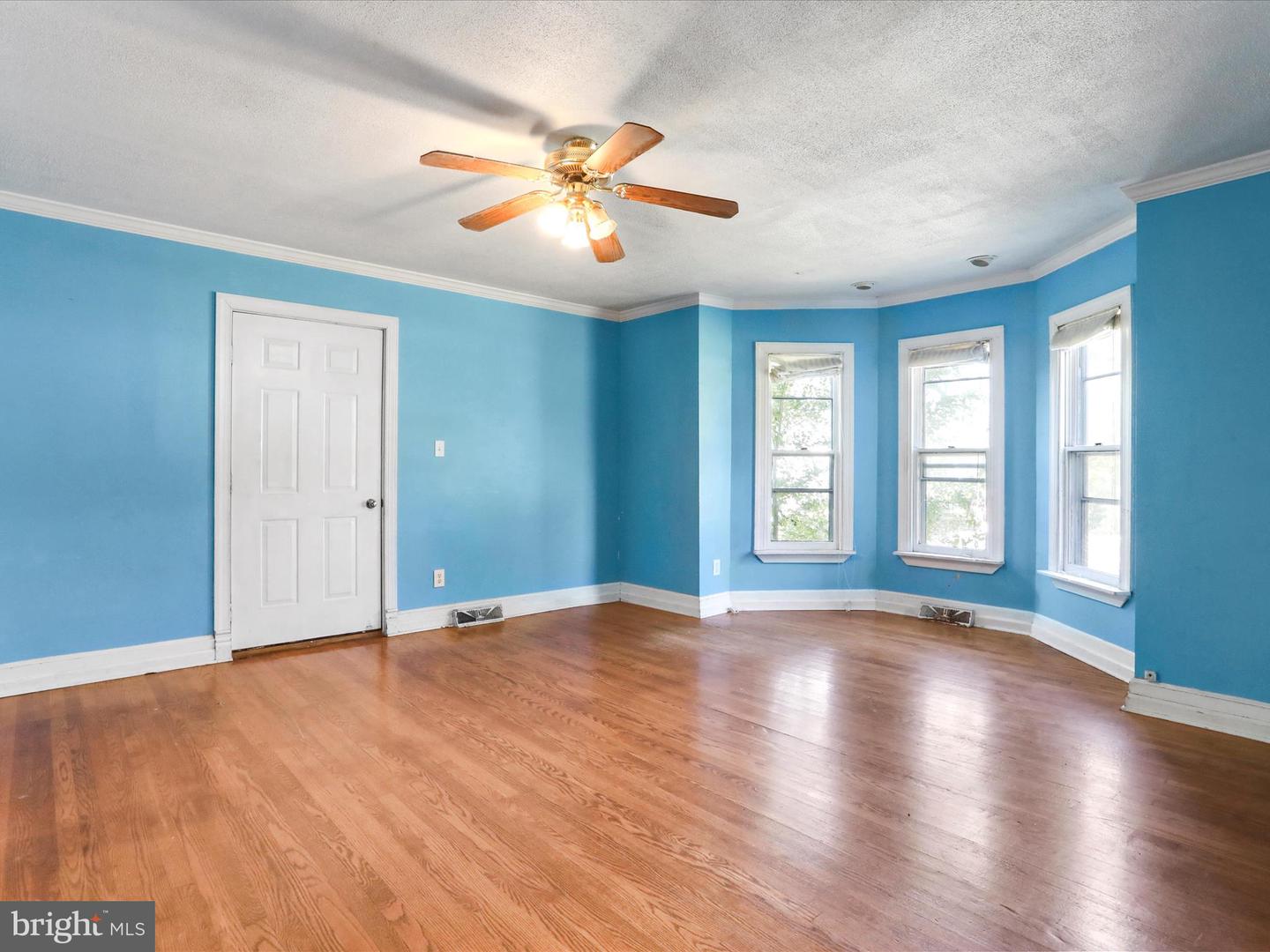 427 THOMPSON ST, STRASBURG, Virginia 22657, 4 Bedrooms Bedrooms, 11 Rooms Rooms,1 BathroomBathrooms,Residential,For sale,427 THOMPSON ST,VASH2012496 MLS # VASH2012496