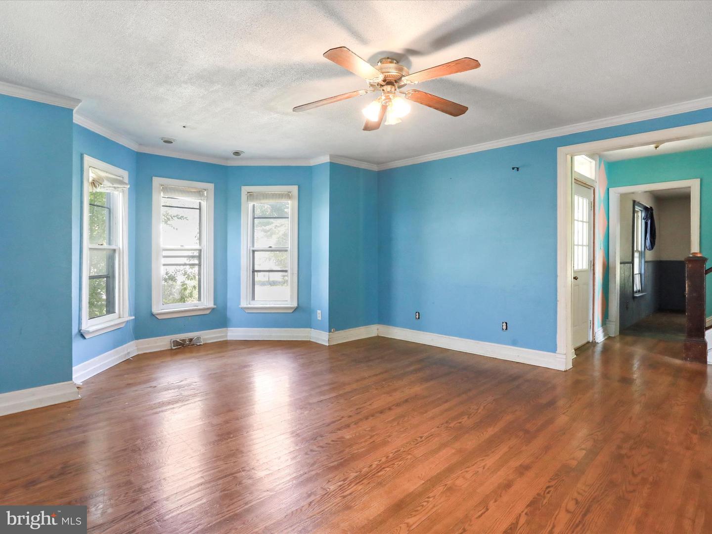 427 THOMPSON ST, STRASBURG, Virginia 22657, 4 Bedrooms Bedrooms, 11 Rooms Rooms,1 BathroomBathrooms,Residential,For sale,427 THOMPSON ST,VASH2012496 MLS # VASH2012496