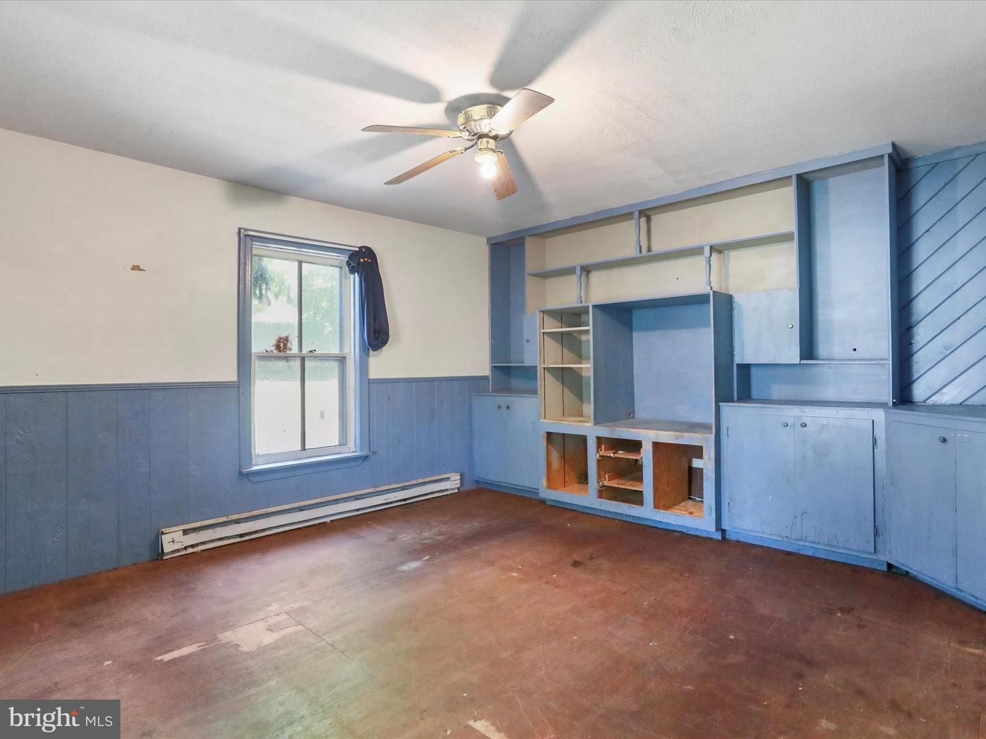 427 THOMPSON ST, STRASBURG, Virginia 22657, 4 Bedrooms Bedrooms, 11 Rooms Rooms,1 BathroomBathrooms,Residential,For sale,427 THOMPSON ST,VASH2012496 MLS # VASH2012496