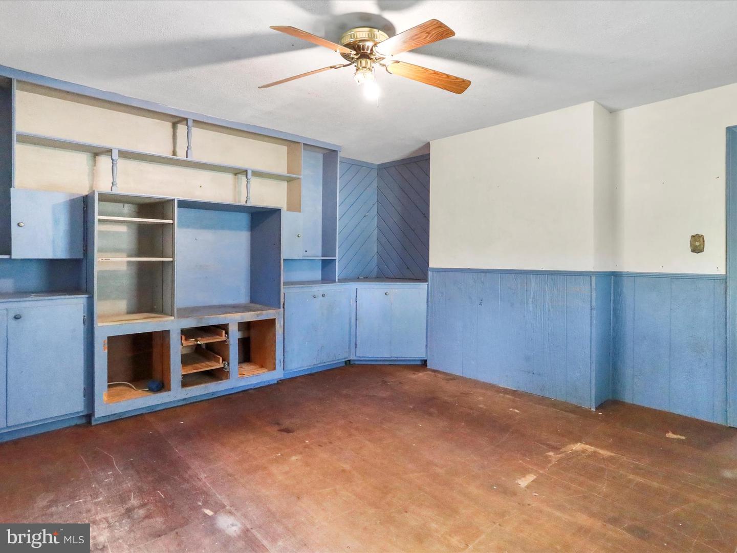427 THOMPSON ST, STRASBURG, Virginia 22657, 4 Bedrooms Bedrooms, 11 Rooms Rooms,1 BathroomBathrooms,Residential,For sale,427 THOMPSON ST,VASH2012496 MLS # VASH2012496