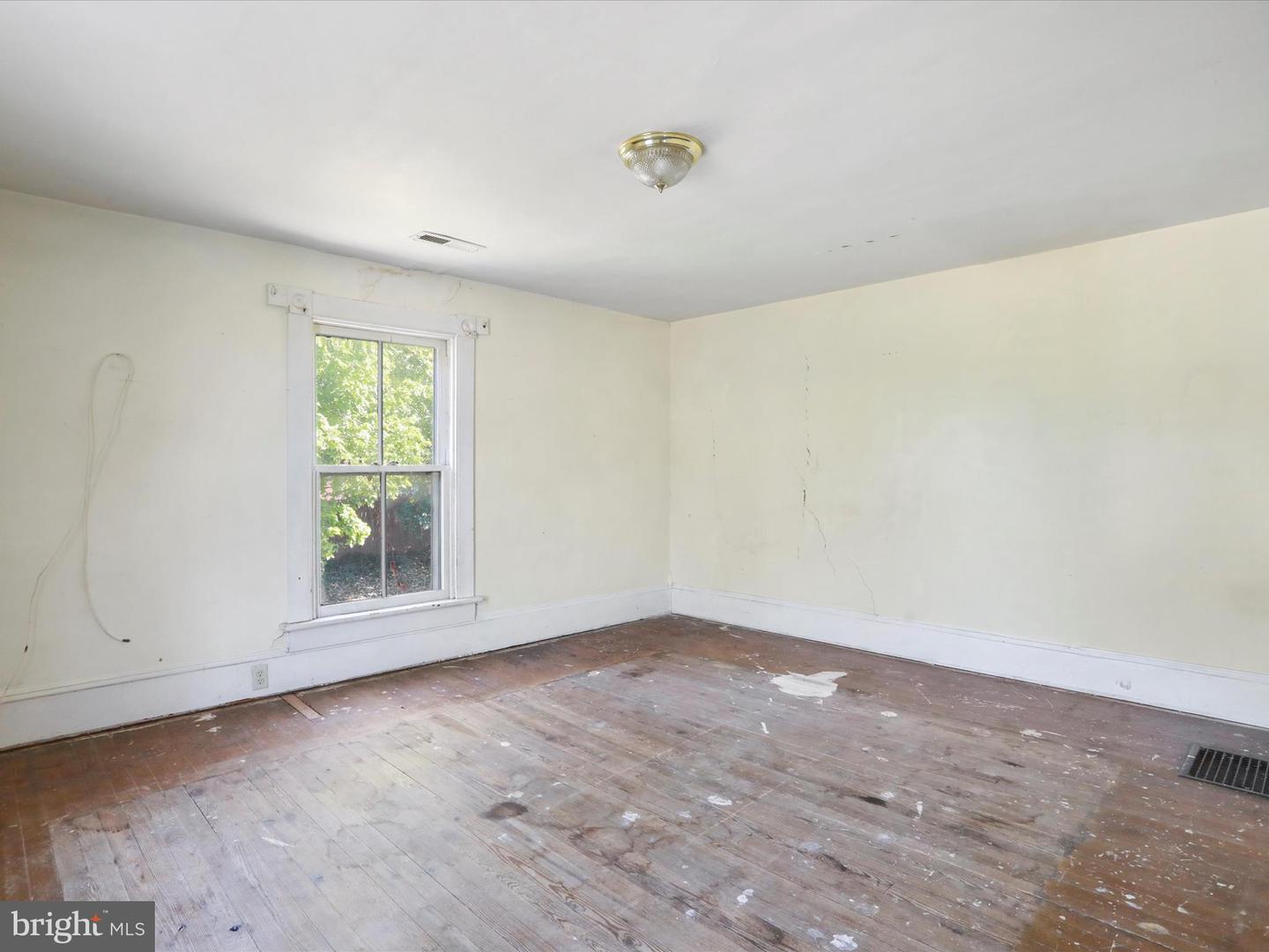 427 THOMPSON ST, STRASBURG, Virginia 22657, 4 Bedrooms Bedrooms, 11 Rooms Rooms,1 BathroomBathrooms,Residential,For sale,427 THOMPSON ST,VASH2012496 MLS # VASH2012496