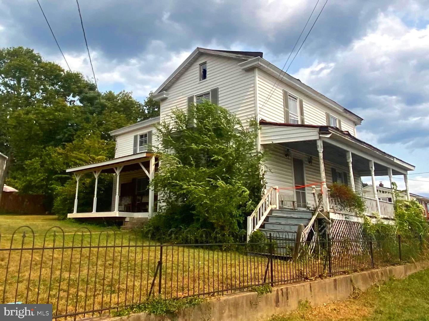 427 THOMPSON ST, STRASBURG, Virginia 22657, 4 Bedrooms Bedrooms, 11 Rooms Rooms,1 BathroomBathrooms,Residential,For sale,427 THOMPSON ST,VASH2012496 MLS # VASH2012496