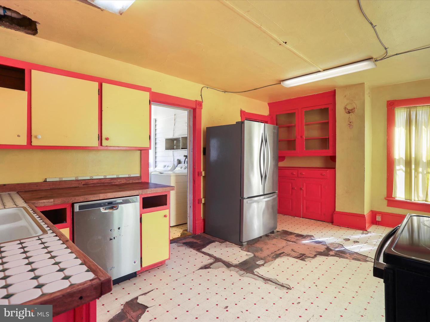 427 THOMPSON ST, STRASBURG, Virginia 22657, 4 Bedrooms Bedrooms, 11 Rooms Rooms,1 BathroomBathrooms,Residential,For sale,427 THOMPSON ST,VASH2012496 MLS # VASH2012496