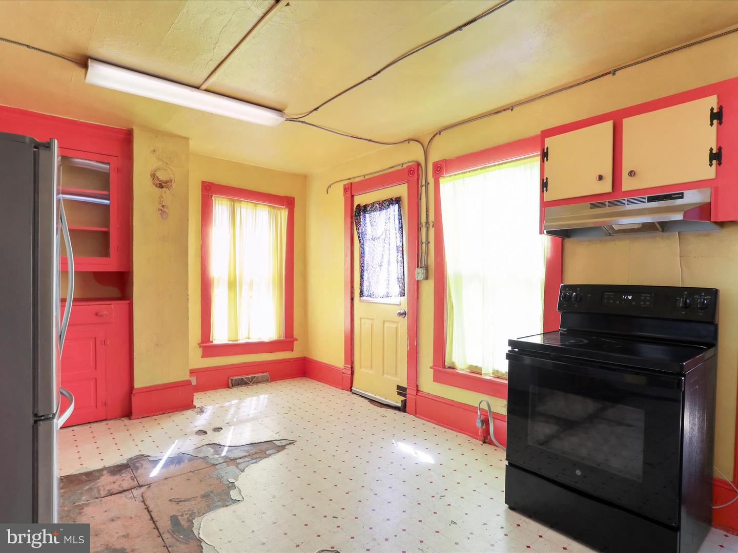 427 THOMPSON ST, STRASBURG, Virginia 22657, 4 Bedrooms Bedrooms, 11 Rooms Rooms,1 BathroomBathrooms,Residential,For sale,427 THOMPSON ST,VASH2012496 MLS # VASH2012496