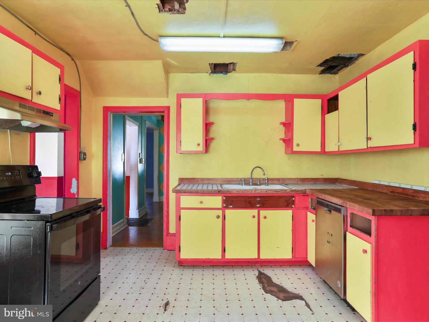 427 THOMPSON ST, STRASBURG, Virginia 22657, 4 Bedrooms Bedrooms, 11 Rooms Rooms,1 BathroomBathrooms,Residential,For sale,427 THOMPSON ST,VASH2012496 MLS # VASH2012496
