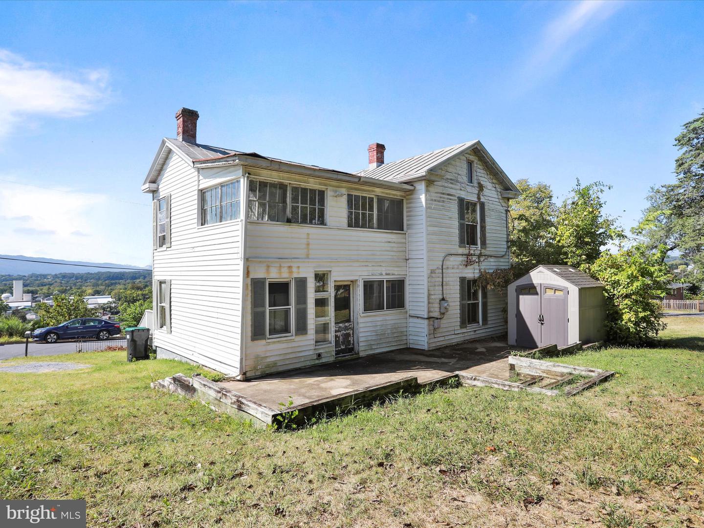 427 THOMPSON ST, STRASBURG, Virginia 22657, 4 Bedrooms Bedrooms, 11 Rooms Rooms,1 BathroomBathrooms,Residential,For sale,427 THOMPSON ST,VASH2012496 MLS # VASH2012496