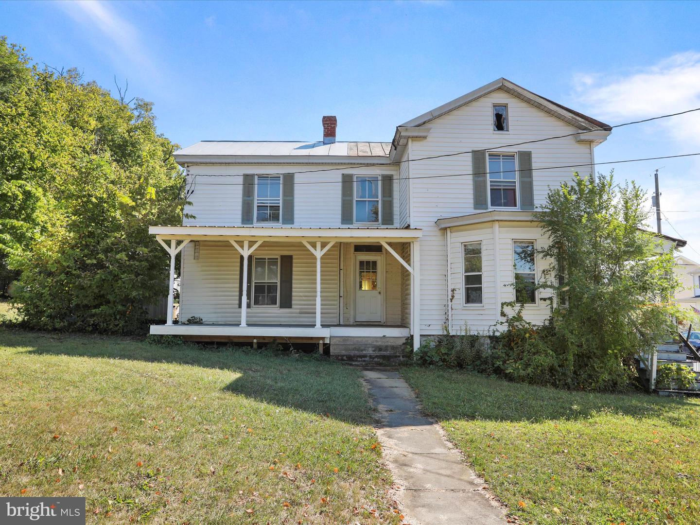 427 THOMPSON ST, STRASBURG, Virginia 22657, 4 Bedrooms Bedrooms, 11 Rooms Rooms,1 BathroomBathrooms,Residential,For sale,427 THOMPSON ST,VASH2012496 MLS # VASH2012496