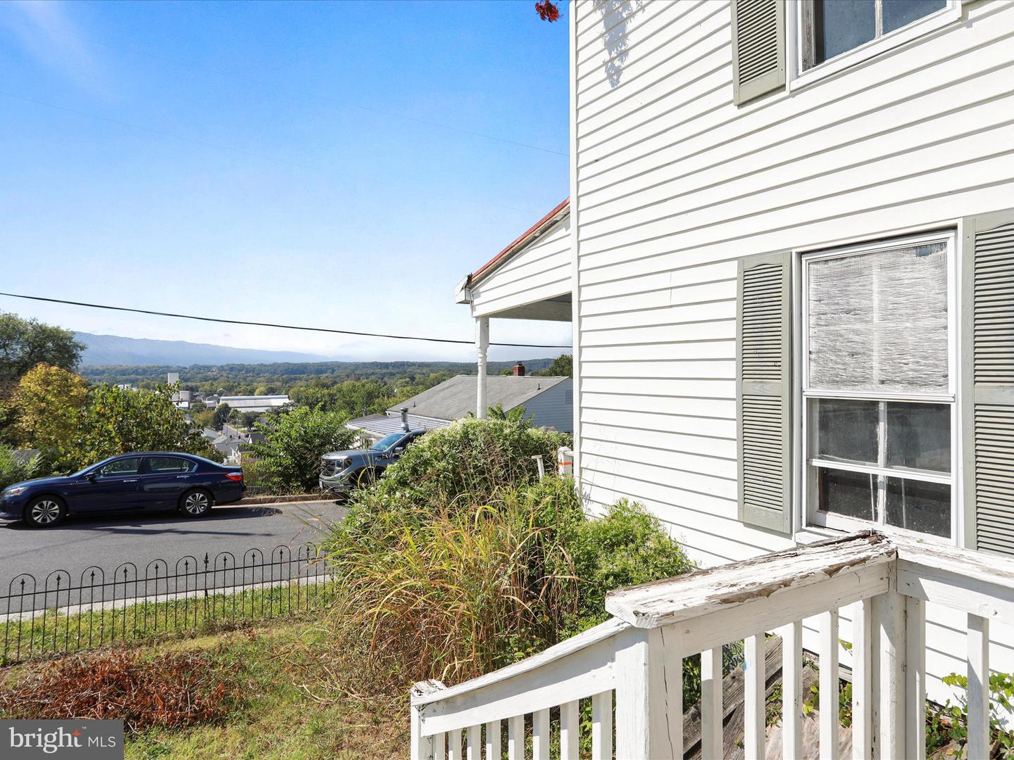 427 THOMPSON ST, STRASBURG, Virginia 22657, 4 Bedrooms Bedrooms, 11 Rooms Rooms,1 BathroomBathrooms,Residential,For sale,427 THOMPSON ST,VASH2012496 MLS # VASH2012496