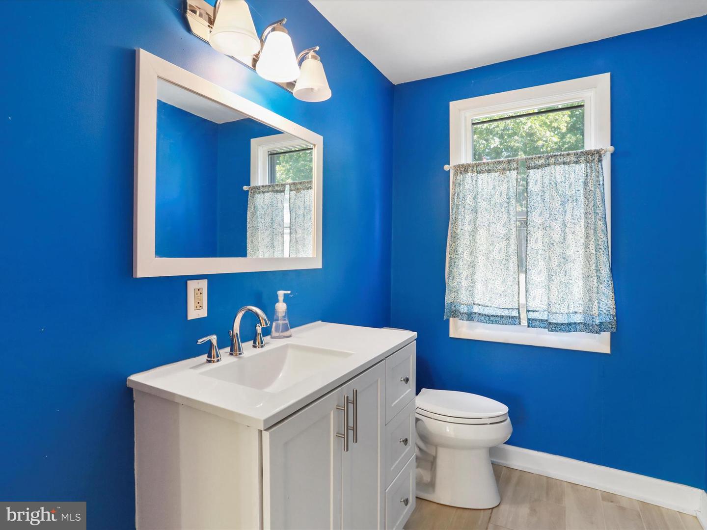 427 THOMPSON ST, STRASBURG, Virginia 22657, 4 Bedrooms Bedrooms, 11 Rooms Rooms,1 BathroomBathrooms,Residential,For sale,427 THOMPSON ST,VASH2012496 MLS # VASH2012496