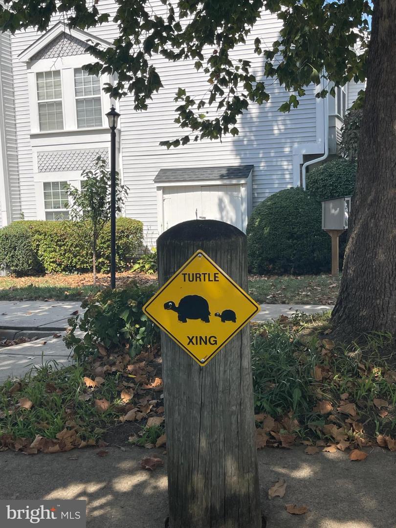 3345 LAKESIDE VIEW DR #7-7, FALLS CHURCH, Virginia 22041, 2 Bedrooms Bedrooms, 8 Rooms Rooms,2 BathroomsBathrooms,Residential,For sale,3345 LAKESIDE VIEW DR #7-7,VAFX2266858 MLS # VAFX2266858