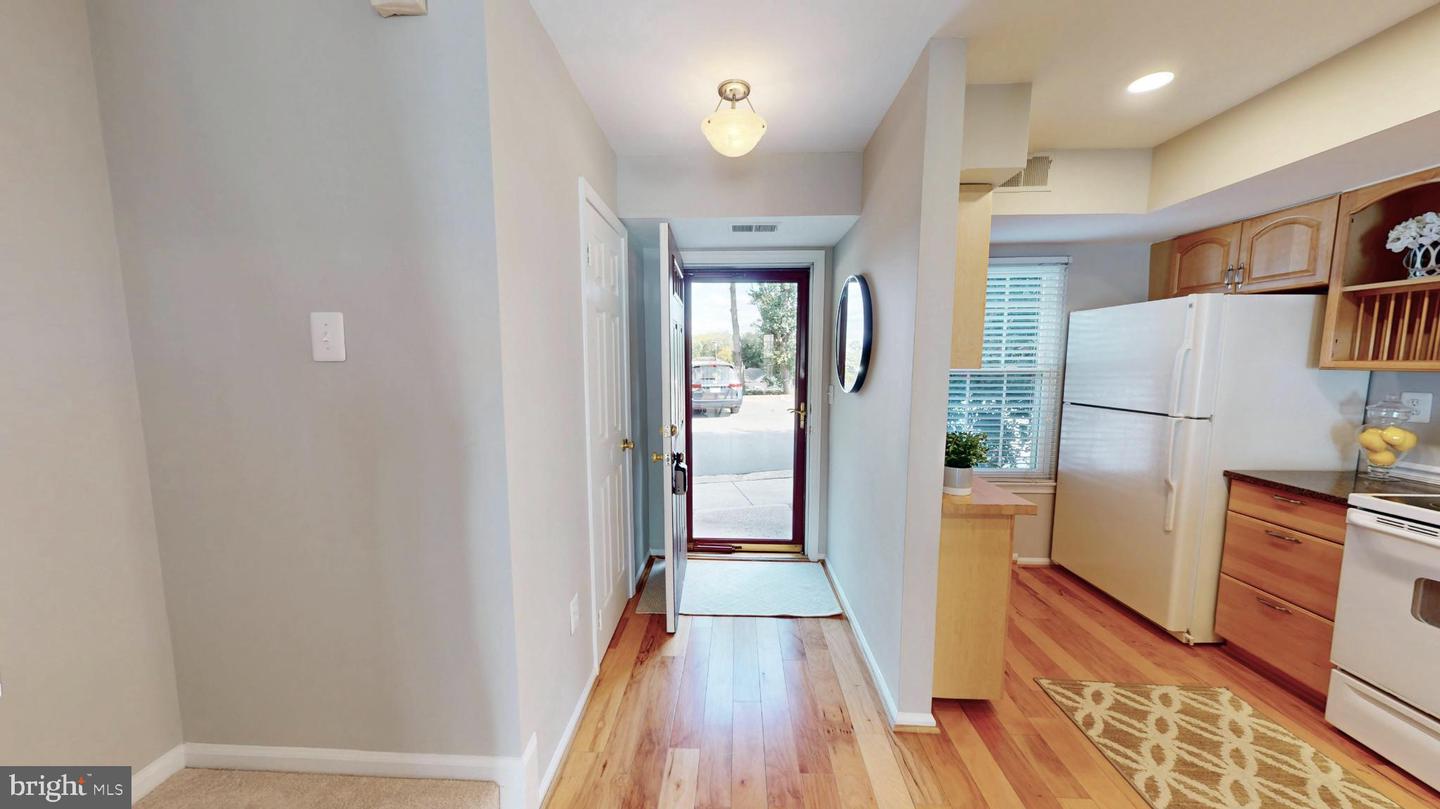3345 LAKESIDE VIEW DR #7-7, FALLS CHURCH, Virginia 22041, 2 Bedrooms Bedrooms, 8 Rooms Rooms,2 BathroomsBathrooms,Residential,For sale,3345 LAKESIDE VIEW DR #7-7,VAFX2266858 MLS # VAFX2266858