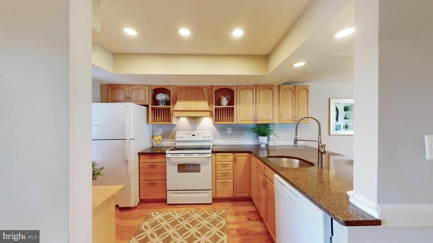 3345 LAKESIDE VIEW DR #7-7, FALLS CHURCH, Virginia 22041, 2 Bedrooms Bedrooms, 8 Rooms Rooms,2 BathroomsBathrooms,Residential,For sale,3345 LAKESIDE VIEW DR #7-7,VAFX2266858 MLS # VAFX2266858