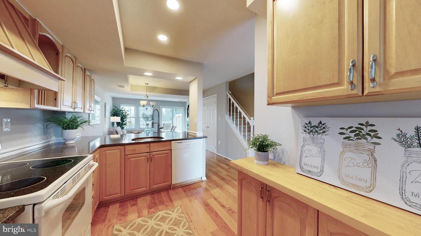 3345 LAKESIDE VIEW DR #7-7, FALLS CHURCH, Virginia 22041, 2 Bedrooms Bedrooms, 8 Rooms Rooms,2 BathroomsBathrooms,Residential,For sale,3345 LAKESIDE VIEW DR #7-7,VAFX2266858 MLS # VAFX2266858