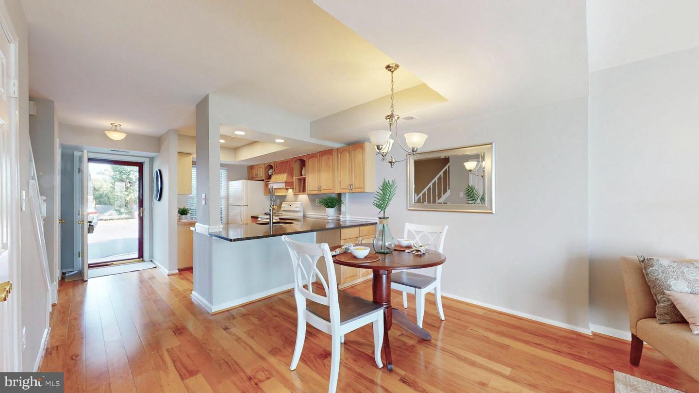3345 LAKESIDE VIEW DR #7-7, FALLS CHURCH, Virginia 22041, 2 Bedrooms Bedrooms, 8 Rooms Rooms,2 BathroomsBathrooms,Residential,For sale,3345 LAKESIDE VIEW DR #7-7,VAFX2266858 MLS # VAFX2266858