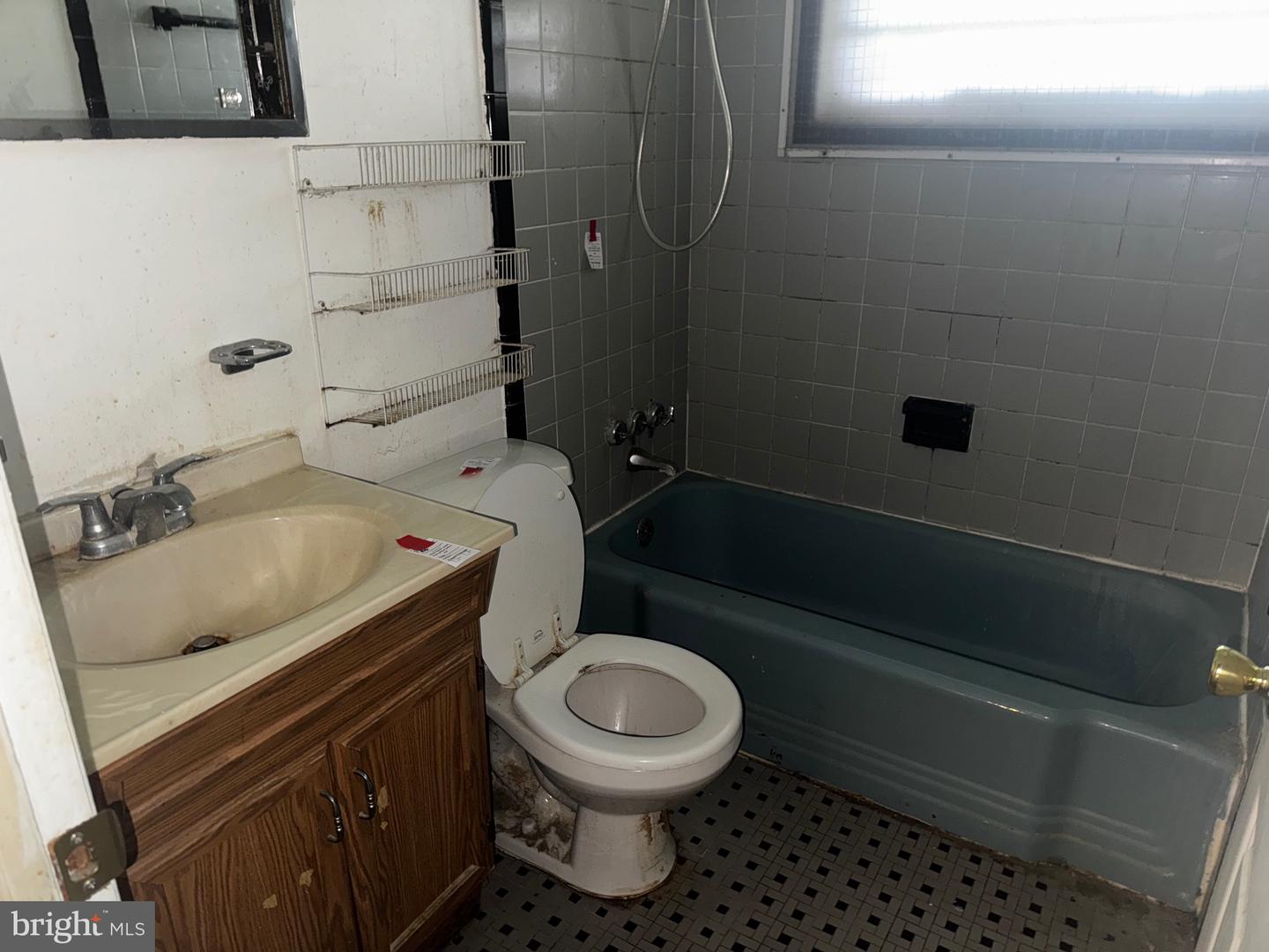 5215 GILPIN DR, SPRINGFIELD, Virginia 22151, 4 Bedrooms Bedrooms, ,2 BathroomsBathrooms,Residential,For sale,5215 GILPIN DR,VAFX2266916 MLS # VAFX2266916