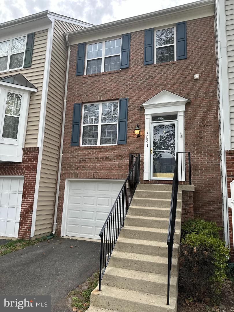42893 GOLF VIEW DR, SOUTH RIDING, Virginia 20152, 3 Bedrooms Bedrooms, ,2 BathroomsBathrooms,Residential,For sale,42893 GOLF VIEW DR,VALO2107048 MLS # VALO2107048