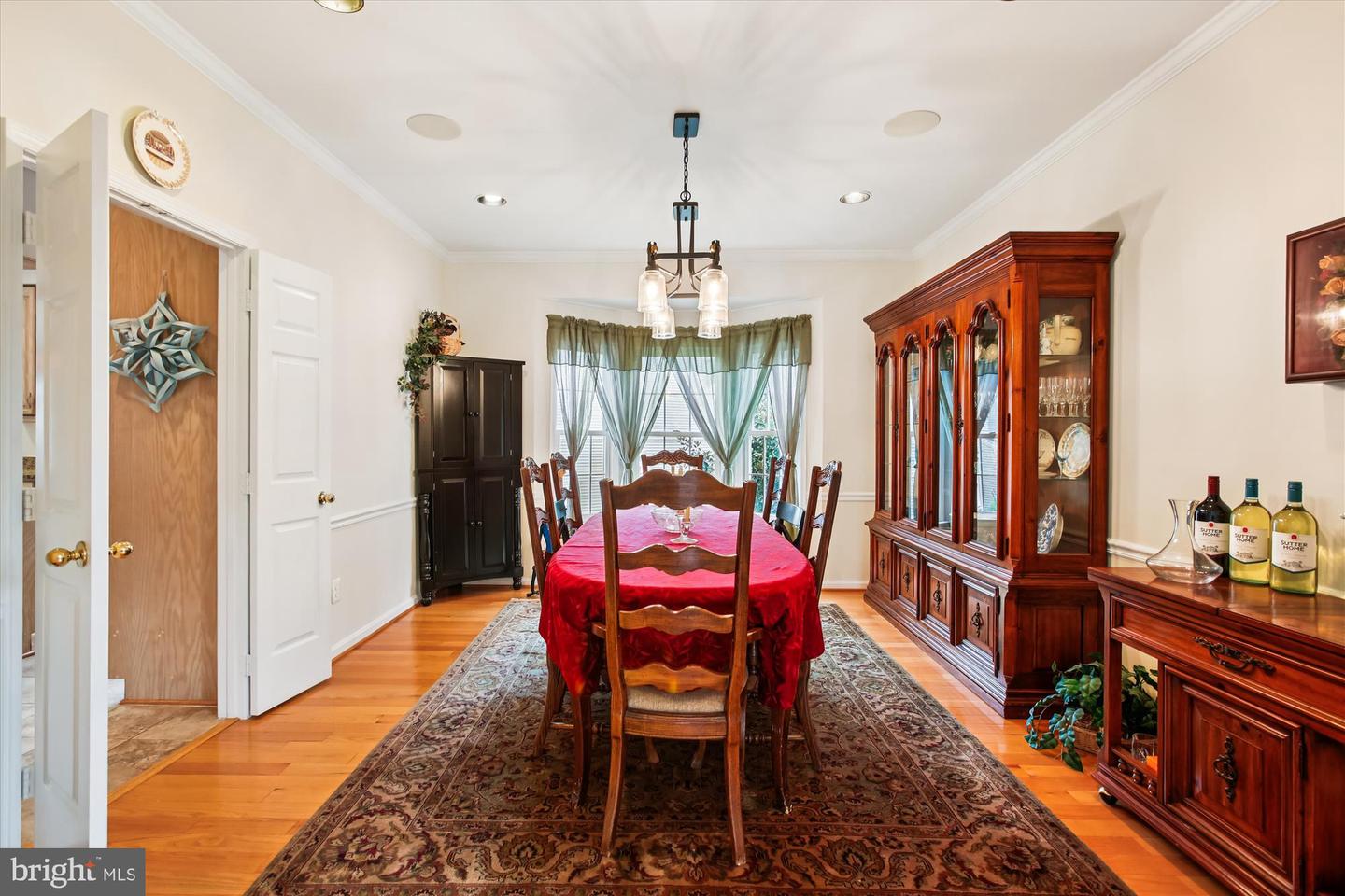 7406 ARUNDEL PL, SPRINGFIELD, Virginia 22153, 5 Bedrooms Bedrooms, ,3 BathroomsBathrooms,Residential,For sale,7406 ARUNDEL PL,VAFX2268002 MLS # VAFX2268002