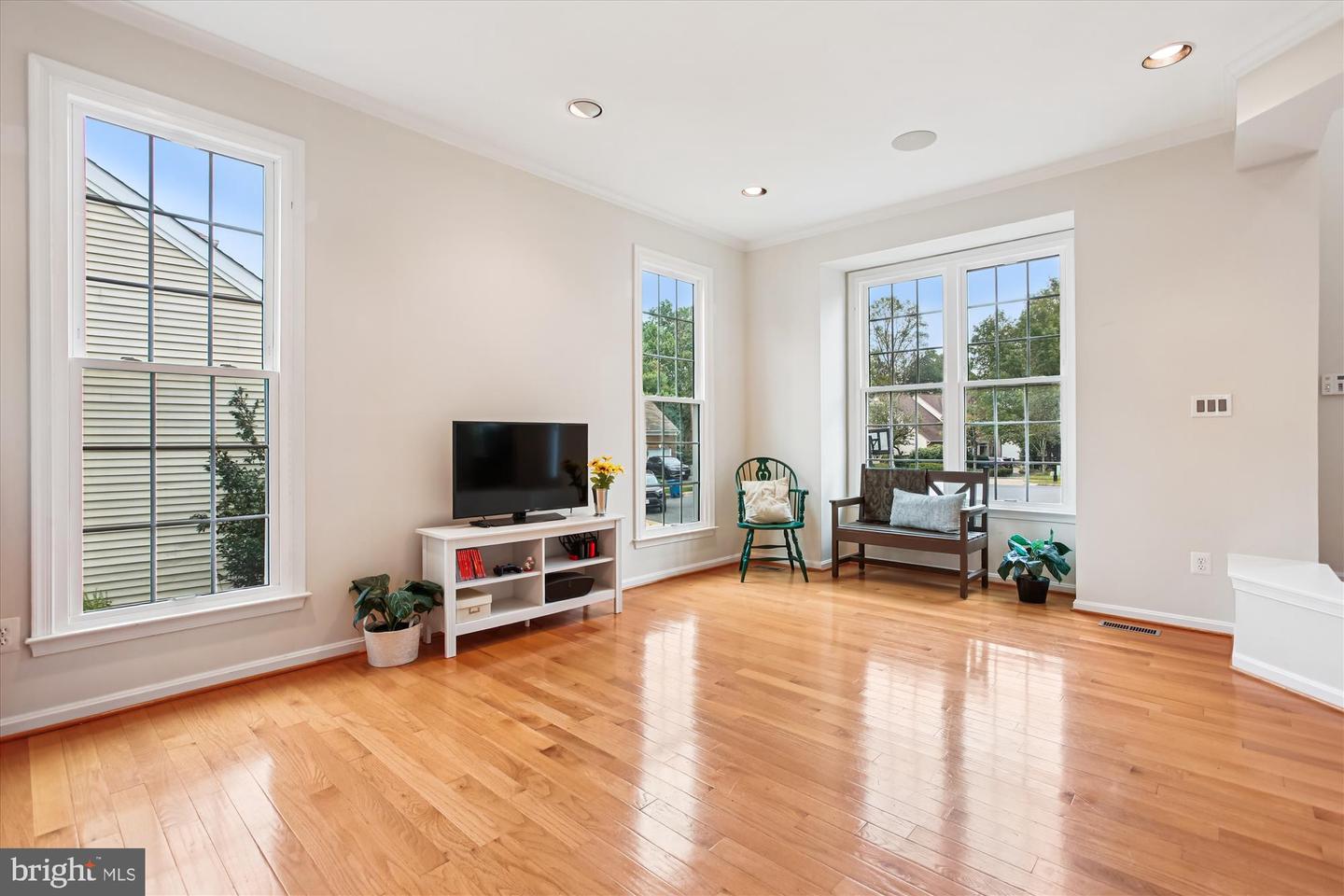 7406 ARUNDEL PL, SPRINGFIELD, Virginia 22153, 5 Bedrooms Bedrooms, ,3 BathroomsBathrooms,Residential,For sale,7406 ARUNDEL PL,VAFX2268002 MLS # VAFX2268002