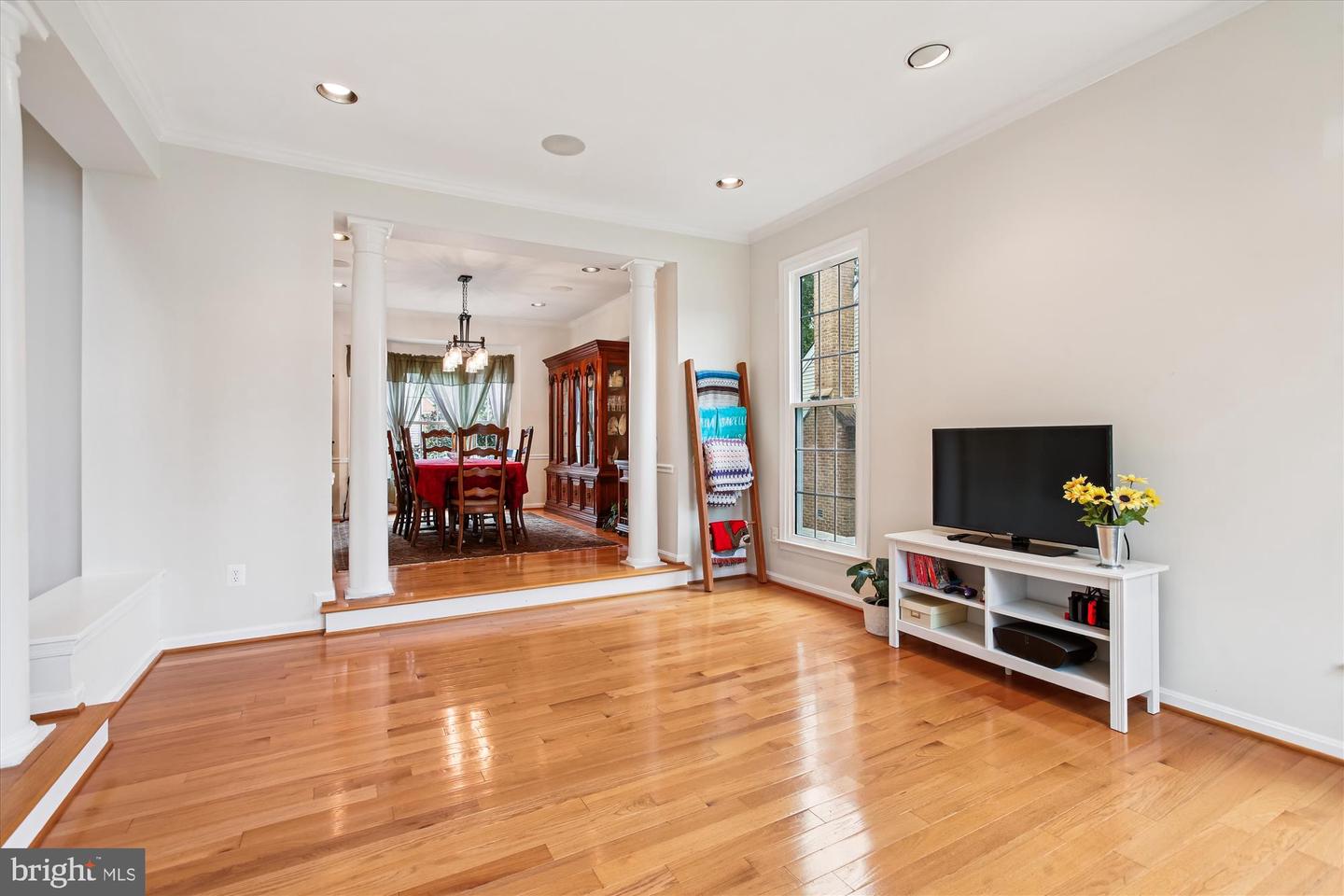 7406 ARUNDEL PL, SPRINGFIELD, Virginia 22153, 5 Bedrooms Bedrooms, ,3 BathroomsBathrooms,Residential,For sale,7406 ARUNDEL PL,VAFX2268002 MLS # VAFX2268002