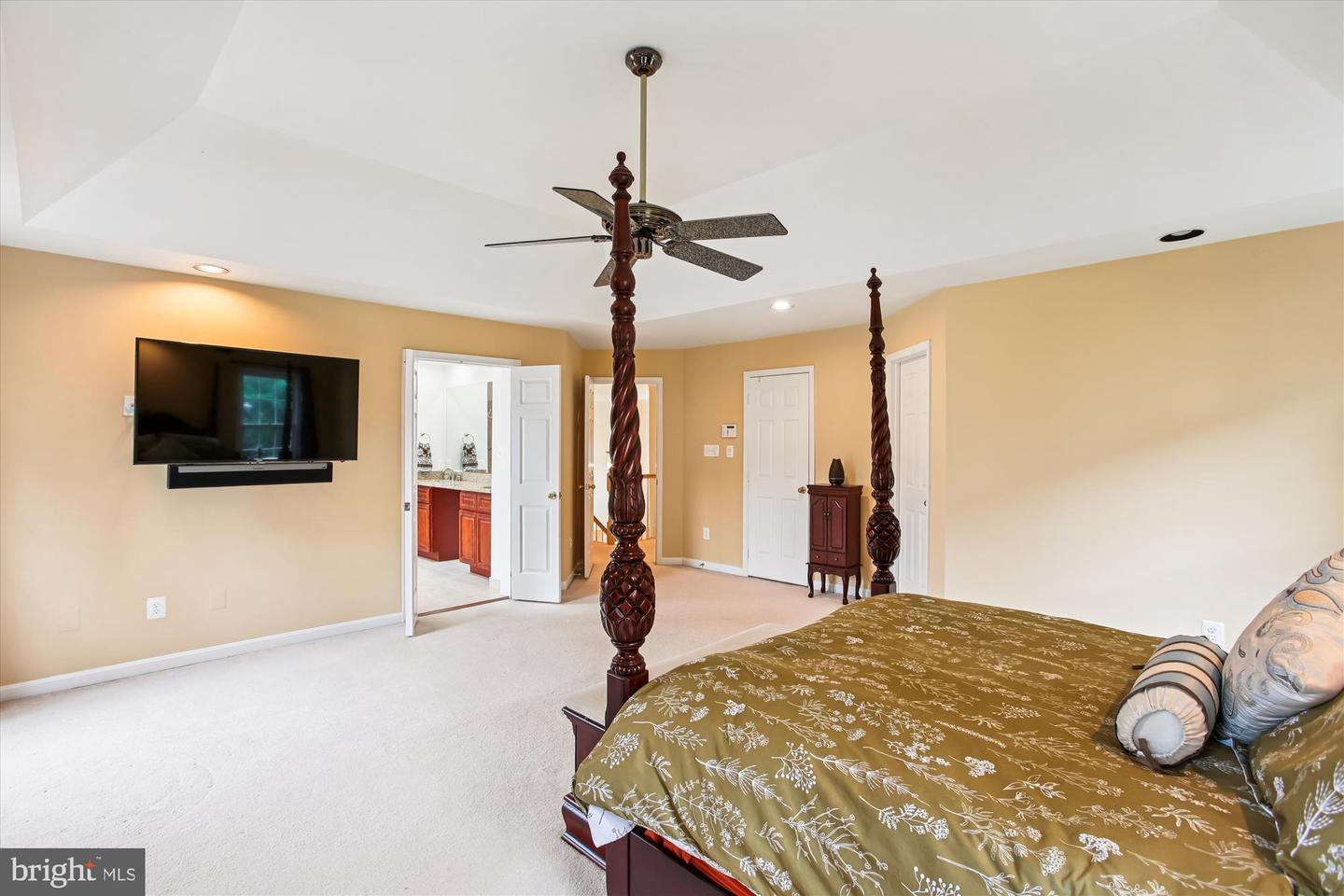 7406 ARUNDEL PL, SPRINGFIELD, Virginia 22153, 5 Bedrooms Bedrooms, ,3 BathroomsBathrooms,Residential,For sale,7406 ARUNDEL PL,VAFX2268002 MLS # VAFX2268002