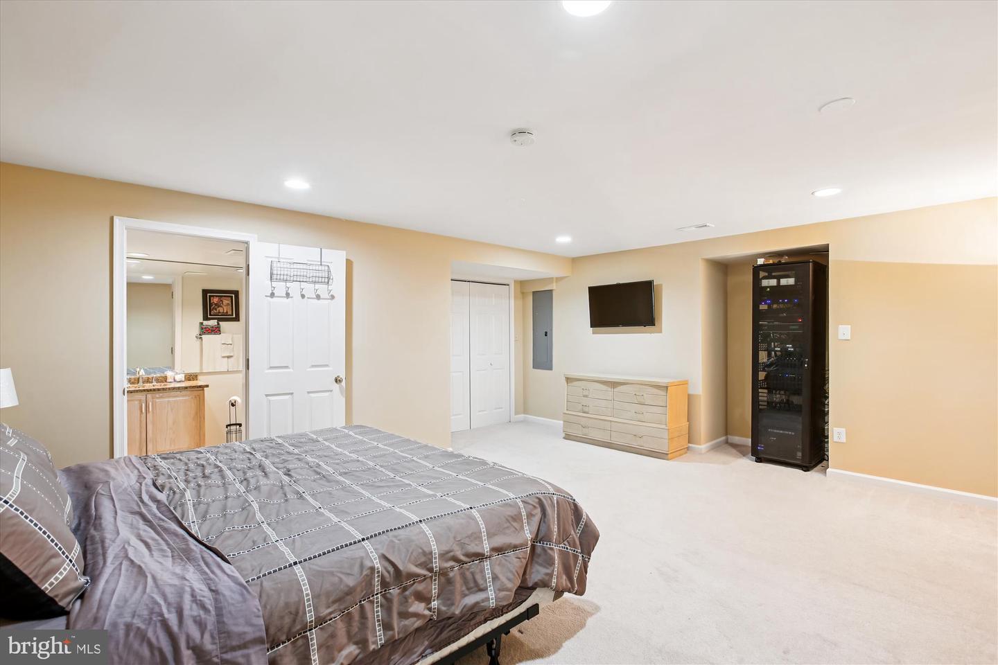 7406 ARUNDEL PL, SPRINGFIELD, Virginia 22153, 5 Bedrooms Bedrooms, ,3 BathroomsBathrooms,Residential,For sale,7406 ARUNDEL PL,VAFX2268002 MLS # VAFX2268002