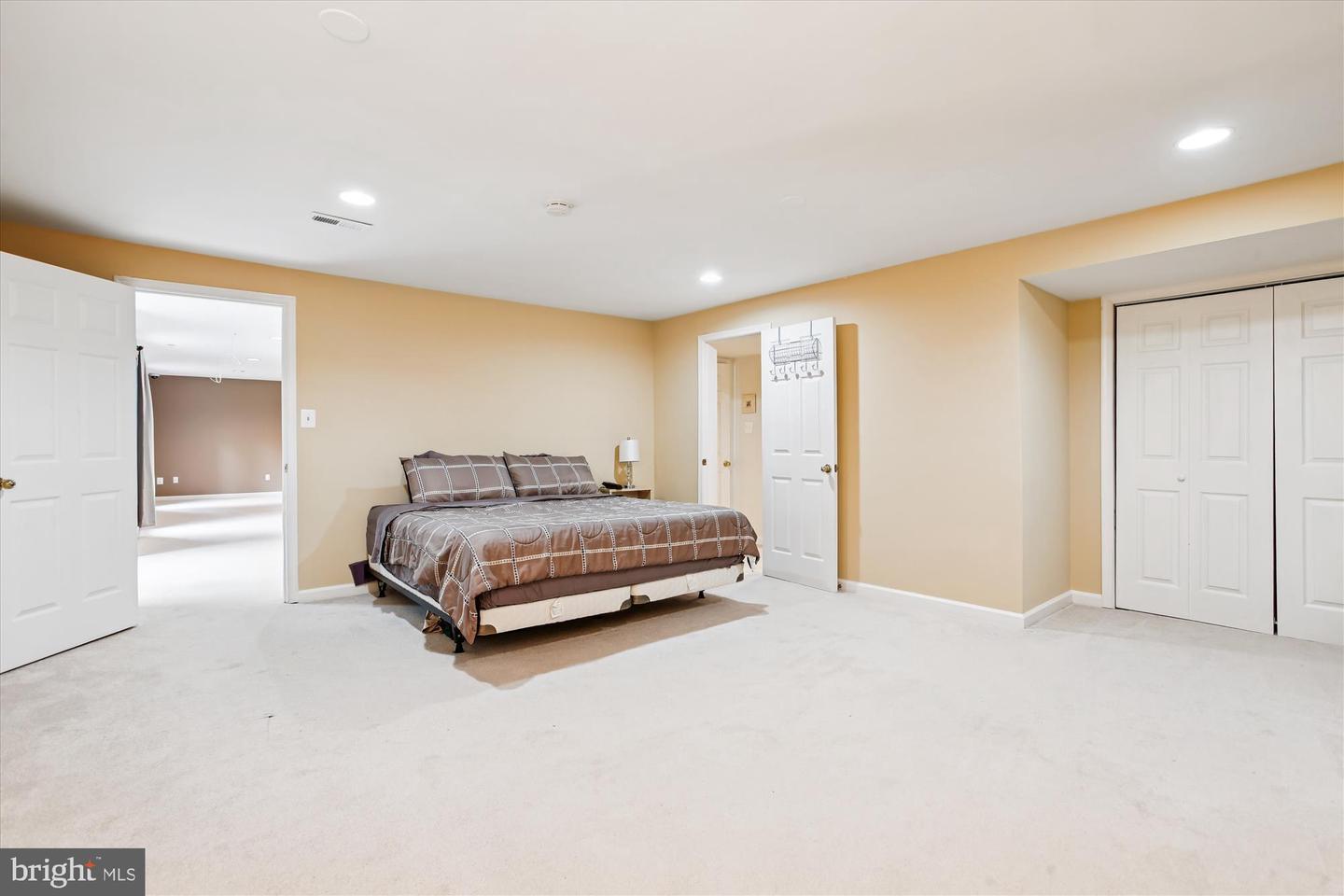 7406 ARUNDEL PL, SPRINGFIELD, Virginia 22153, 5 Bedrooms Bedrooms, ,3 BathroomsBathrooms,Residential,For sale,7406 ARUNDEL PL,VAFX2268002 MLS # VAFX2268002
