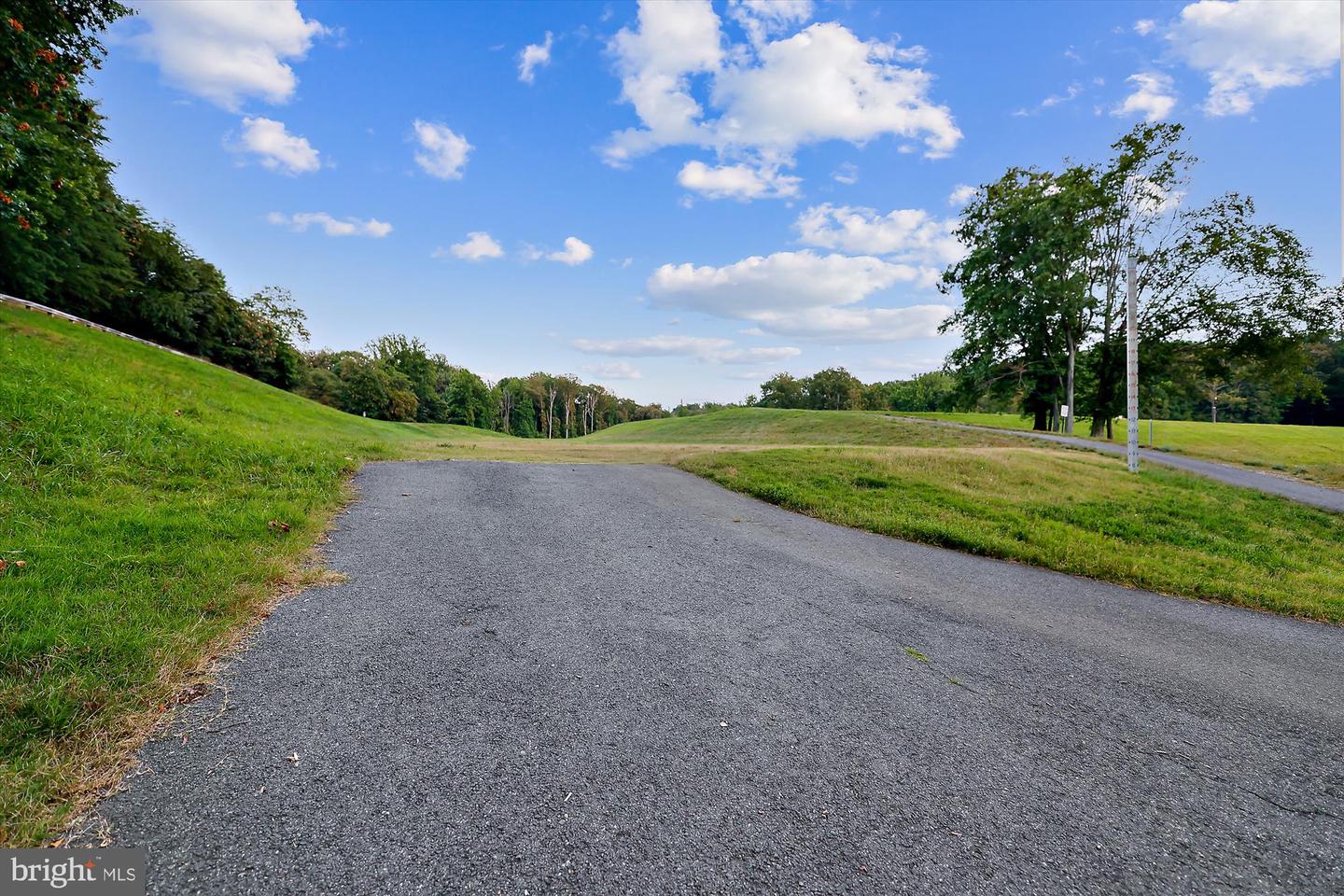 7406 ARUNDEL PL, SPRINGFIELD, Virginia 22153, 5 Bedrooms Bedrooms, ,3 BathroomsBathrooms,Residential,For sale,7406 ARUNDEL PL,VAFX2268002 MLS # VAFX2268002
