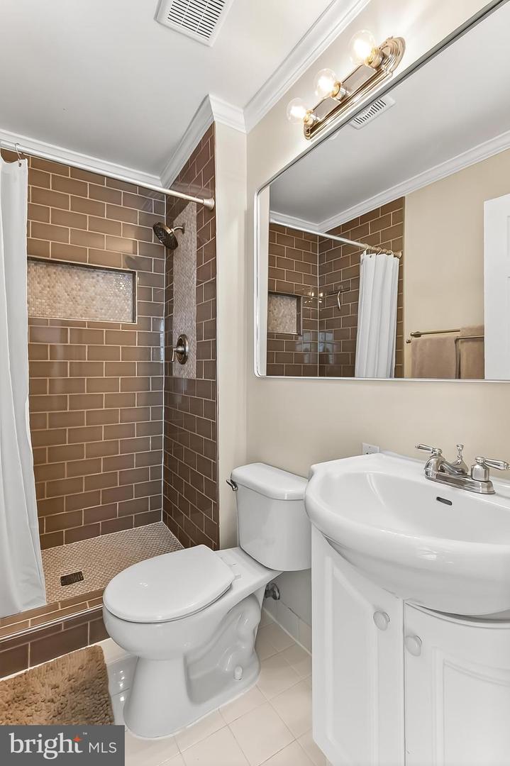 7206 LAVENDER LN, SPRINGFIELD, Virginia 22150, 3 Bedrooms Bedrooms, 9 Rooms Rooms,2 BathroomsBathrooms,Residential,For sale,7206 LAVENDER LN,VAFX2268900 MLS # VAFX2268900