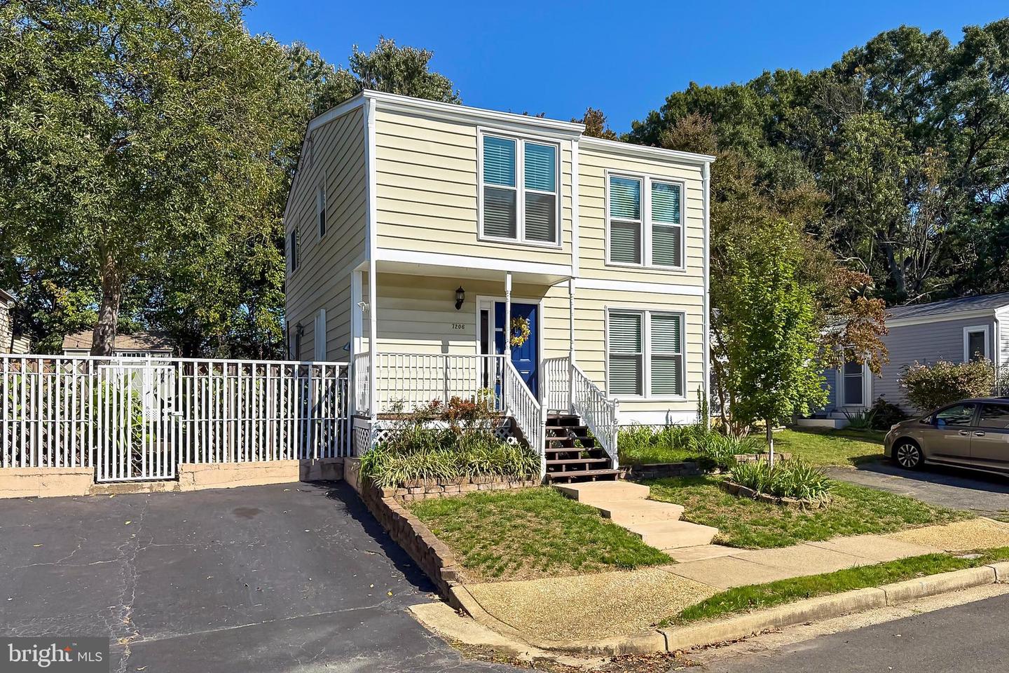7206 LAVENDER LN, SPRINGFIELD, Virginia 22150, 3 Bedrooms Bedrooms, 9 Rooms Rooms,2 BathroomsBathrooms,Residential,For sale,7206 LAVENDER LN,VAFX2268900 MLS # VAFX2268900