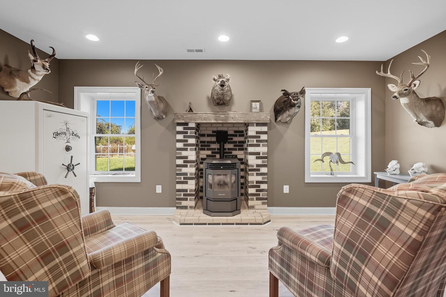 10004 WINDY HILL DR, NOKESVILLE, Virginia 20181, 6 Bedrooms Bedrooms, ,5 BathroomsBathrooms,Residential,For sale,10004 WINDY HILL DR,VAPW2104710 MLS # VAPW2104710