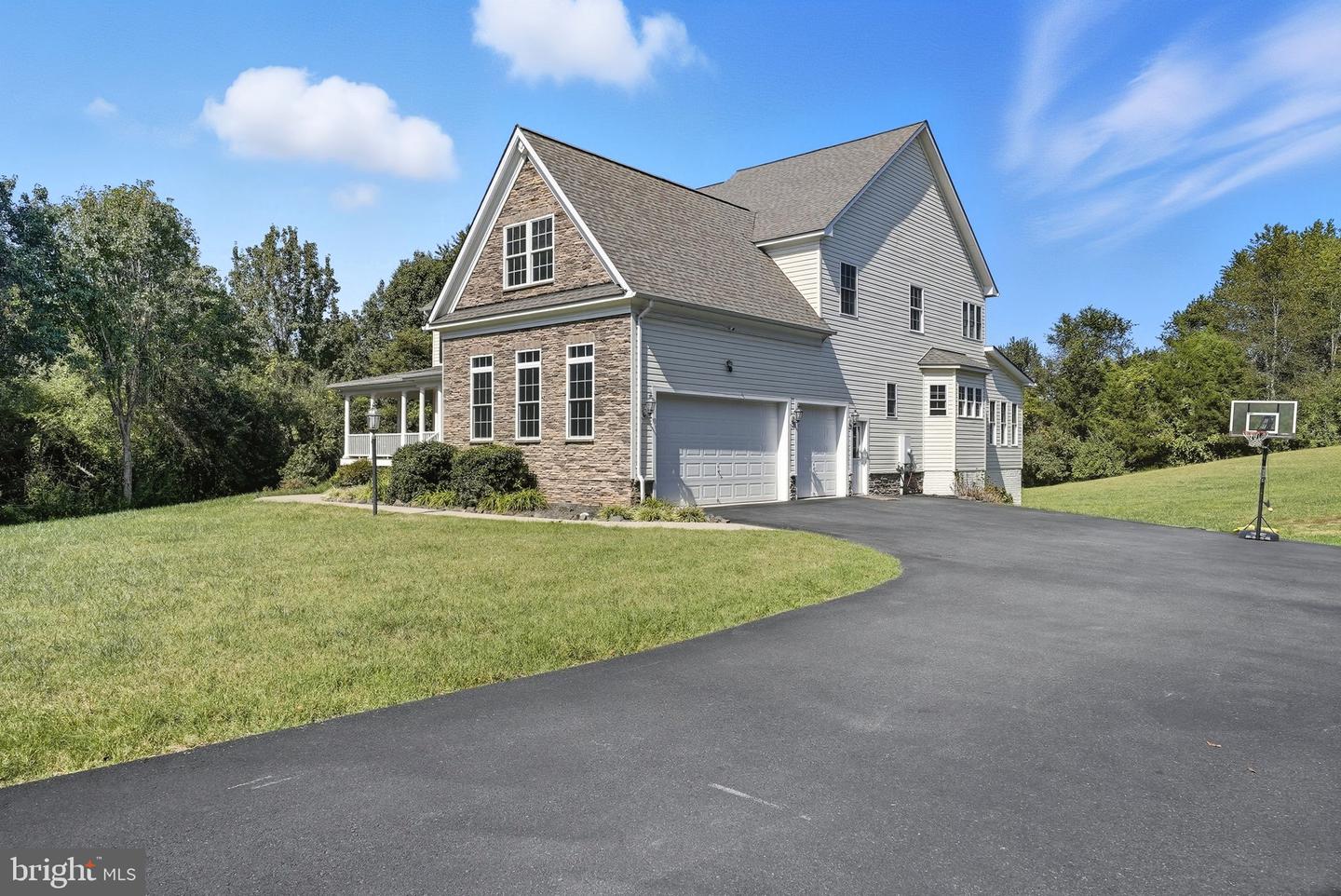 10004 WINDY HILL DR, NOKESVILLE, Virginia 20181, 6 Bedrooms Bedrooms, ,5 BathroomsBathrooms,Residential,For sale,10004 WINDY HILL DR,VAPW2104710 MLS # VAPW2104710